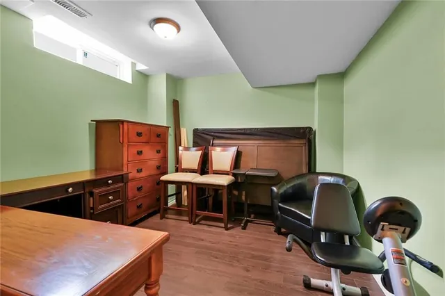 Additional property image - 25 NEWPORT Cres