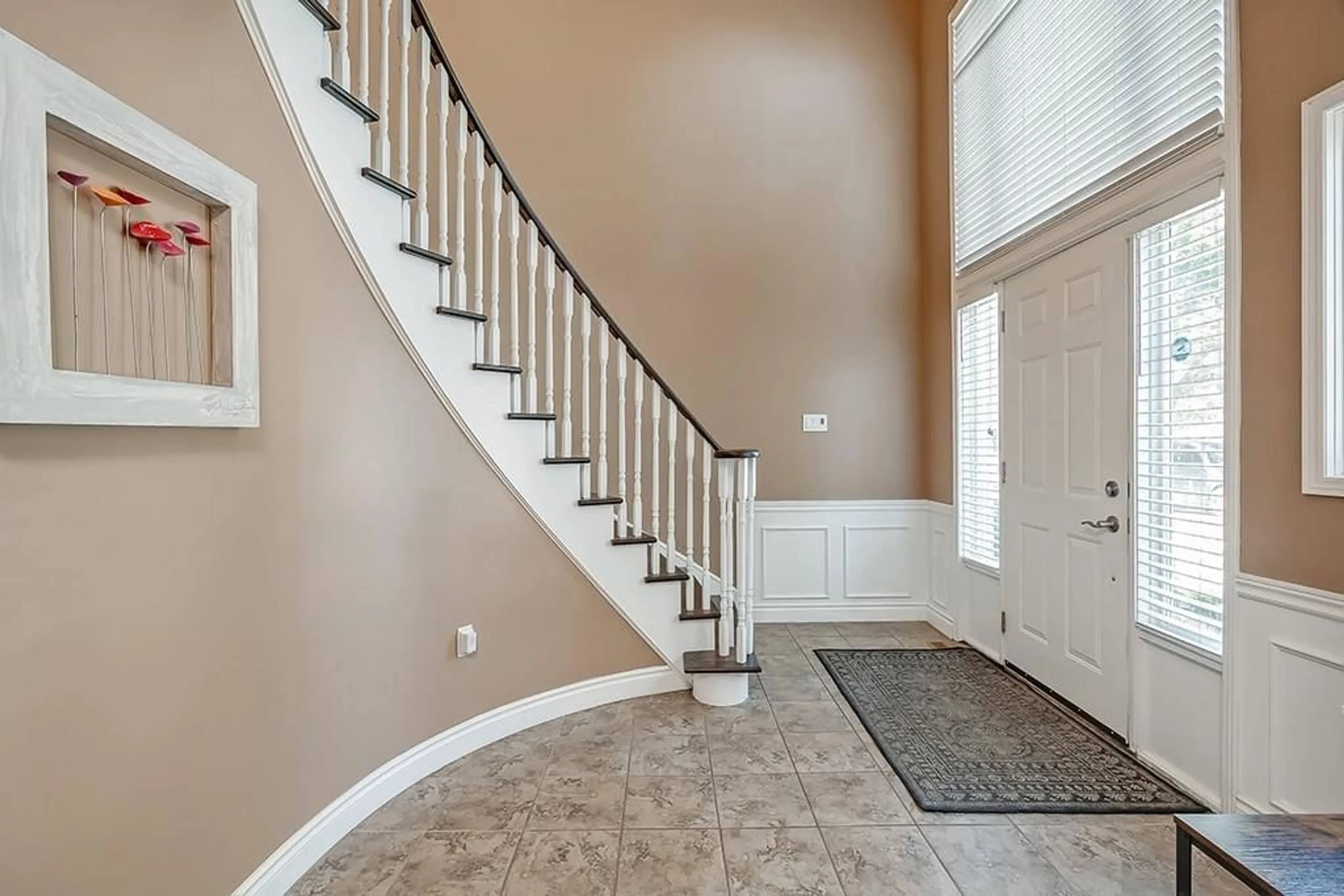 Indoor entryway, wood floors for 796 HAWKINS Cres, Burlington Ontario L7S 2C3