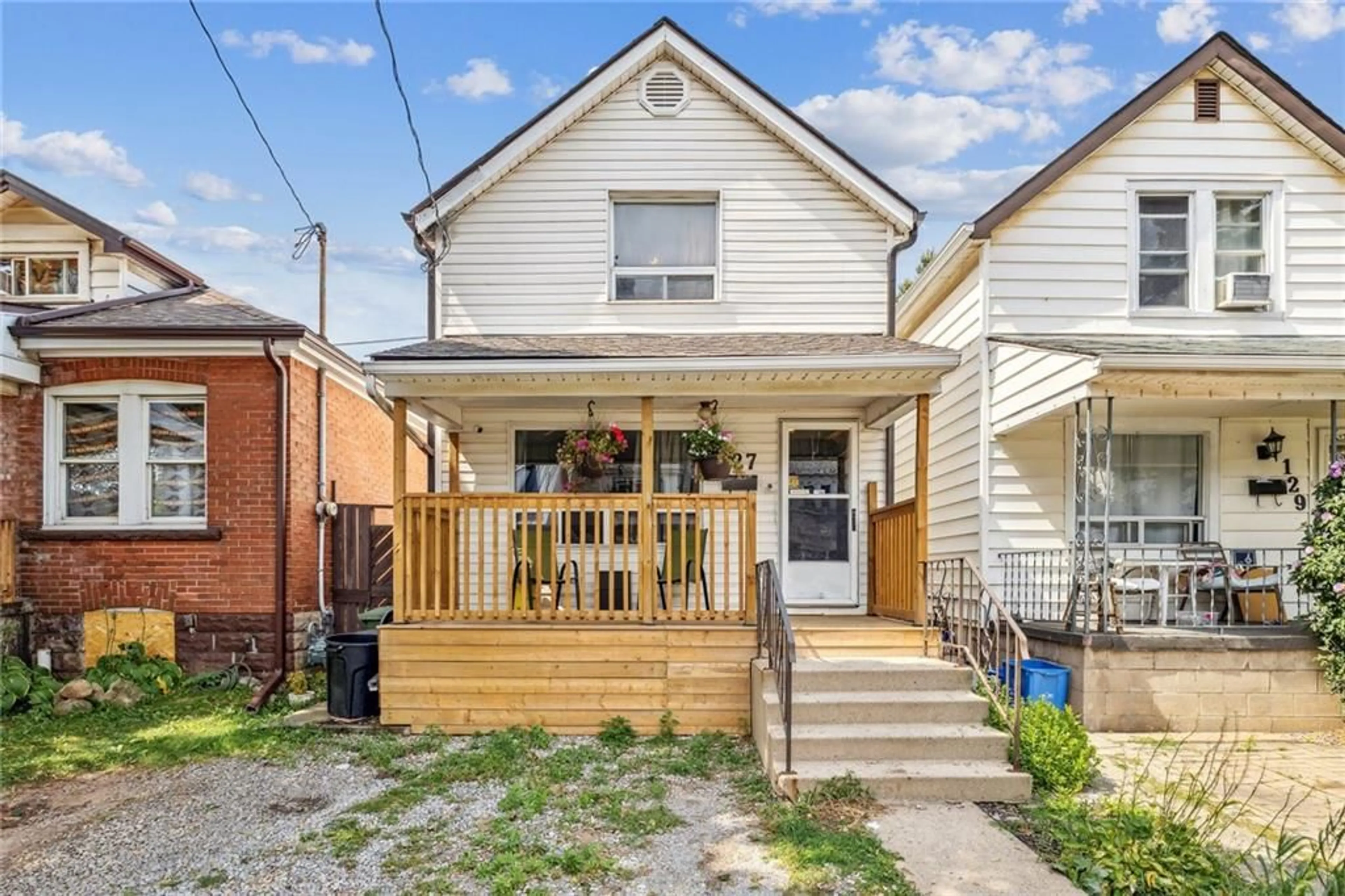 Frontside or backside of a home for 127 Grosvenor Ave, Hamilton Ontario L8L 7S5