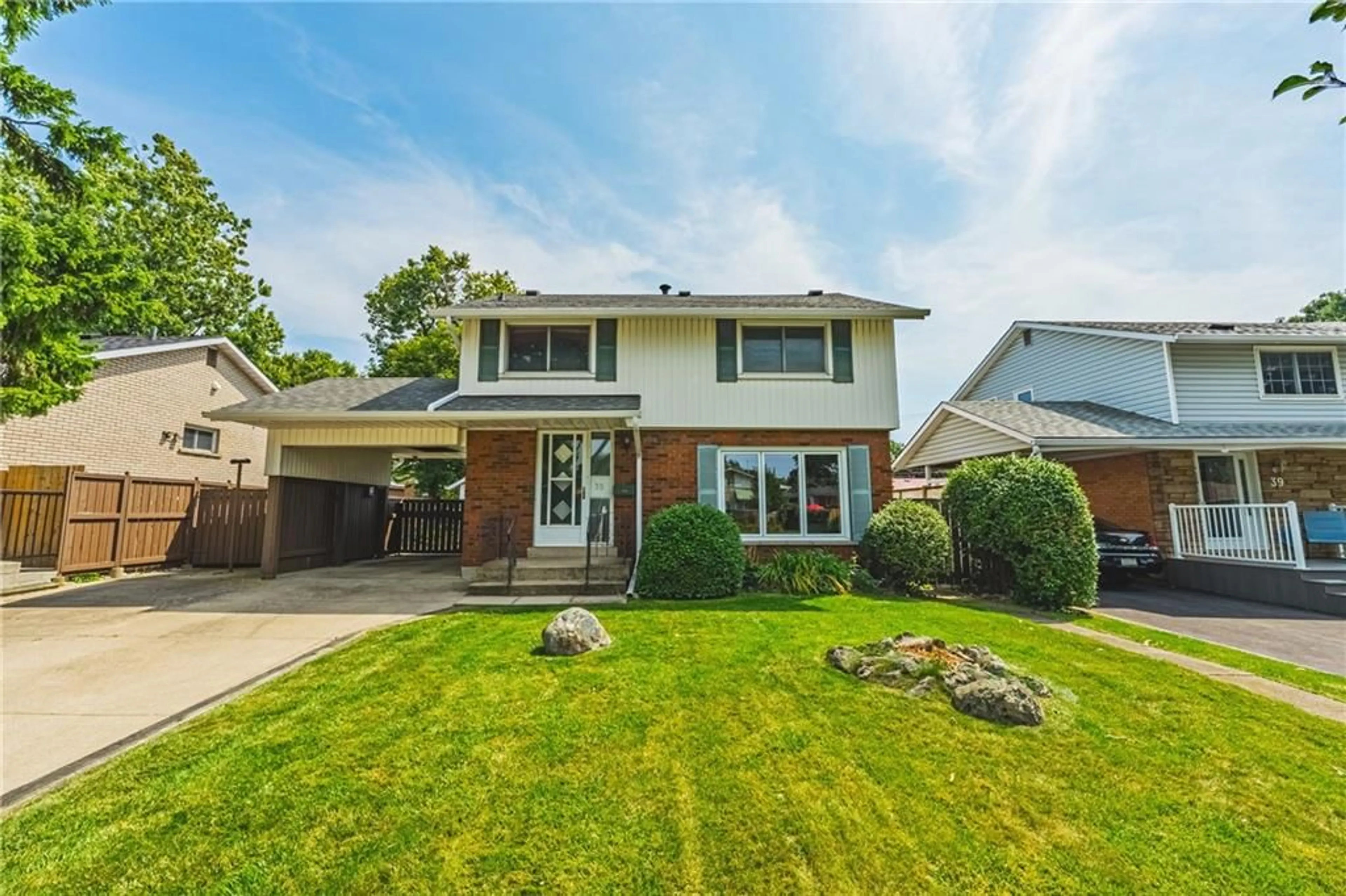 Frontside or backside of a home for 35 CARDINAL Dr, Hamilton Ontario L9A 4H6