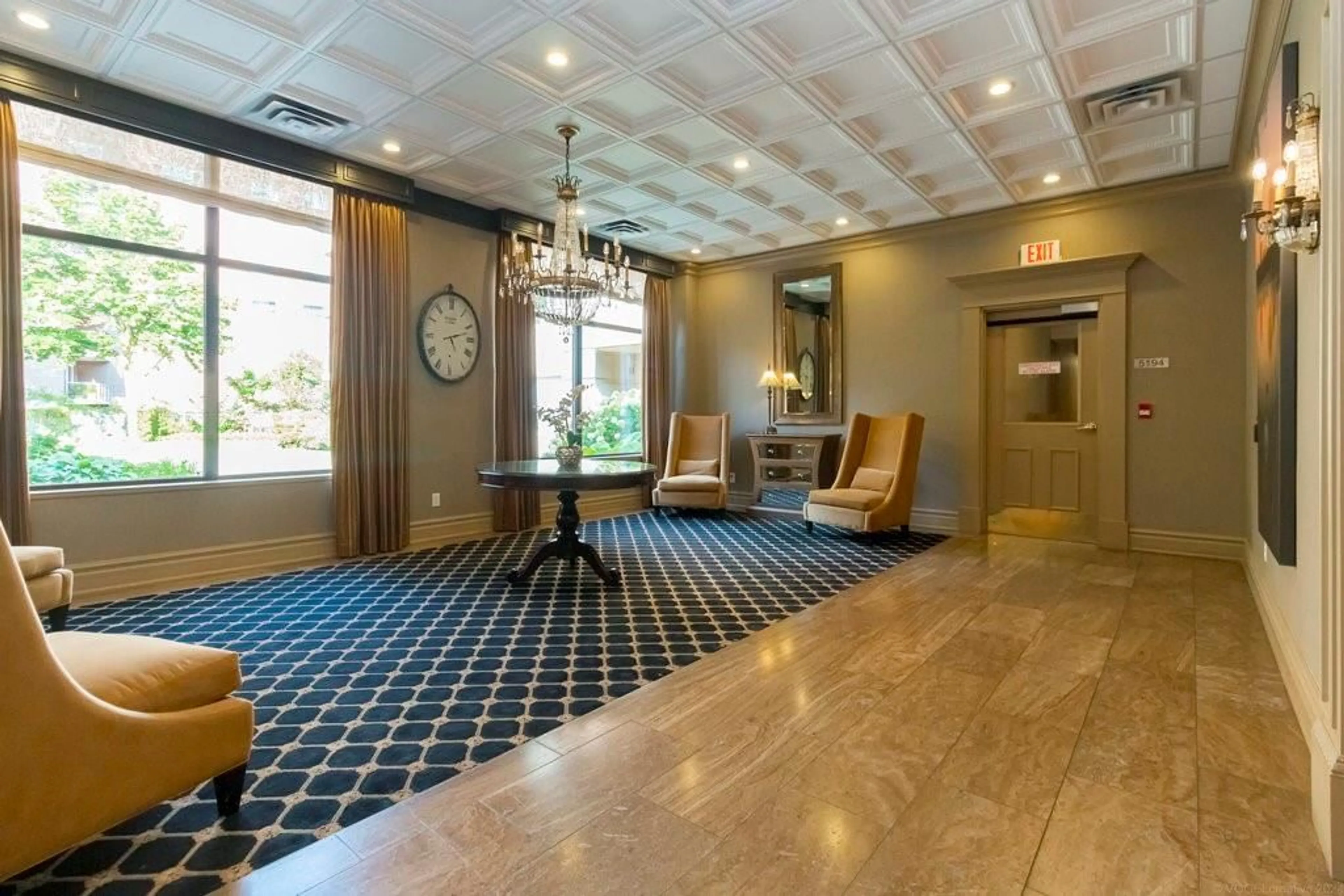 Indoor lobby, carpet floors for 5188 Lakeshore Rd #208, Burlington Ontario L7L 6P4