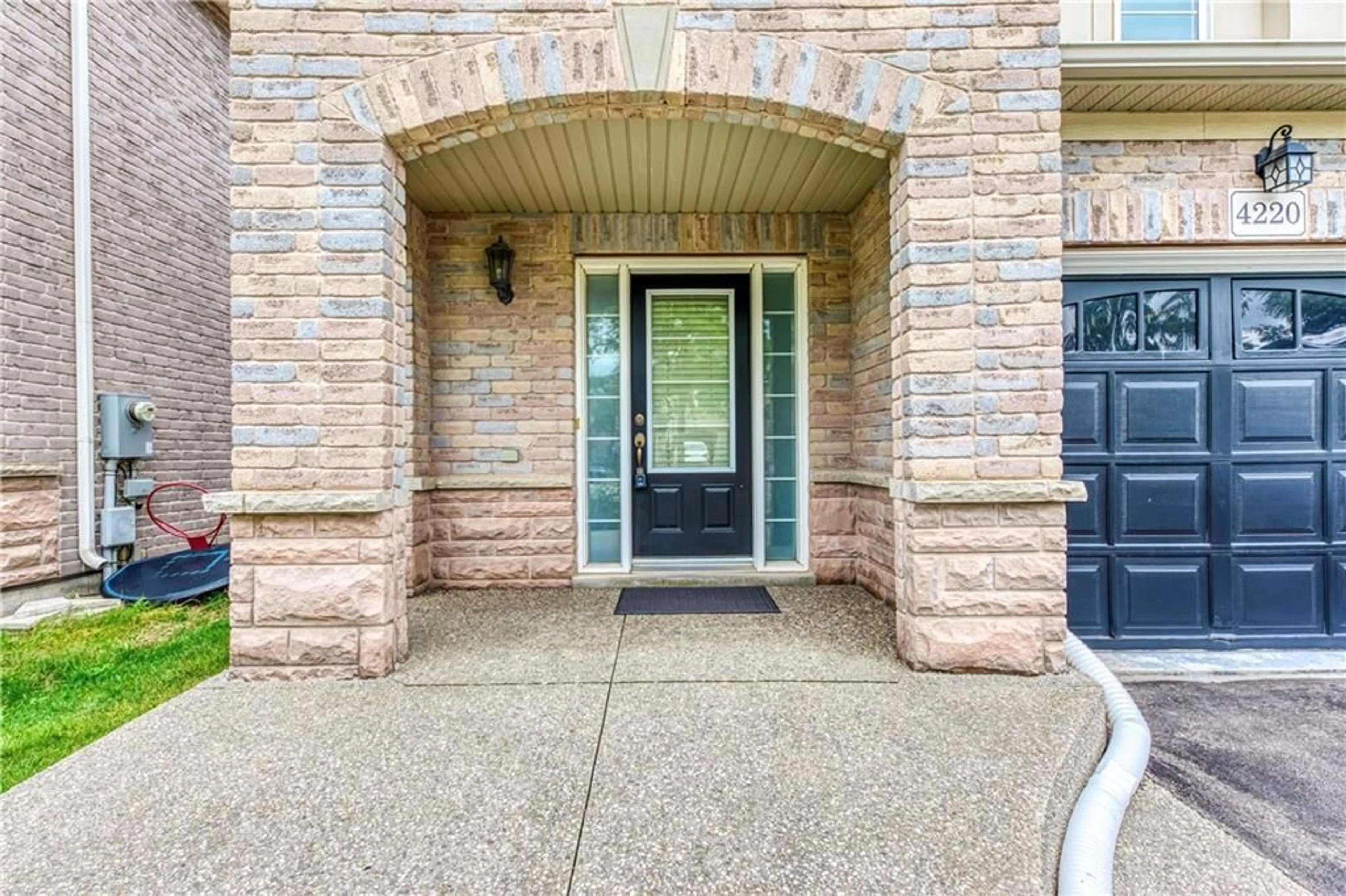 Indoor entryway for 4220 THOMAS ALTON Blvd, Burlington Ontario L7M 0M6