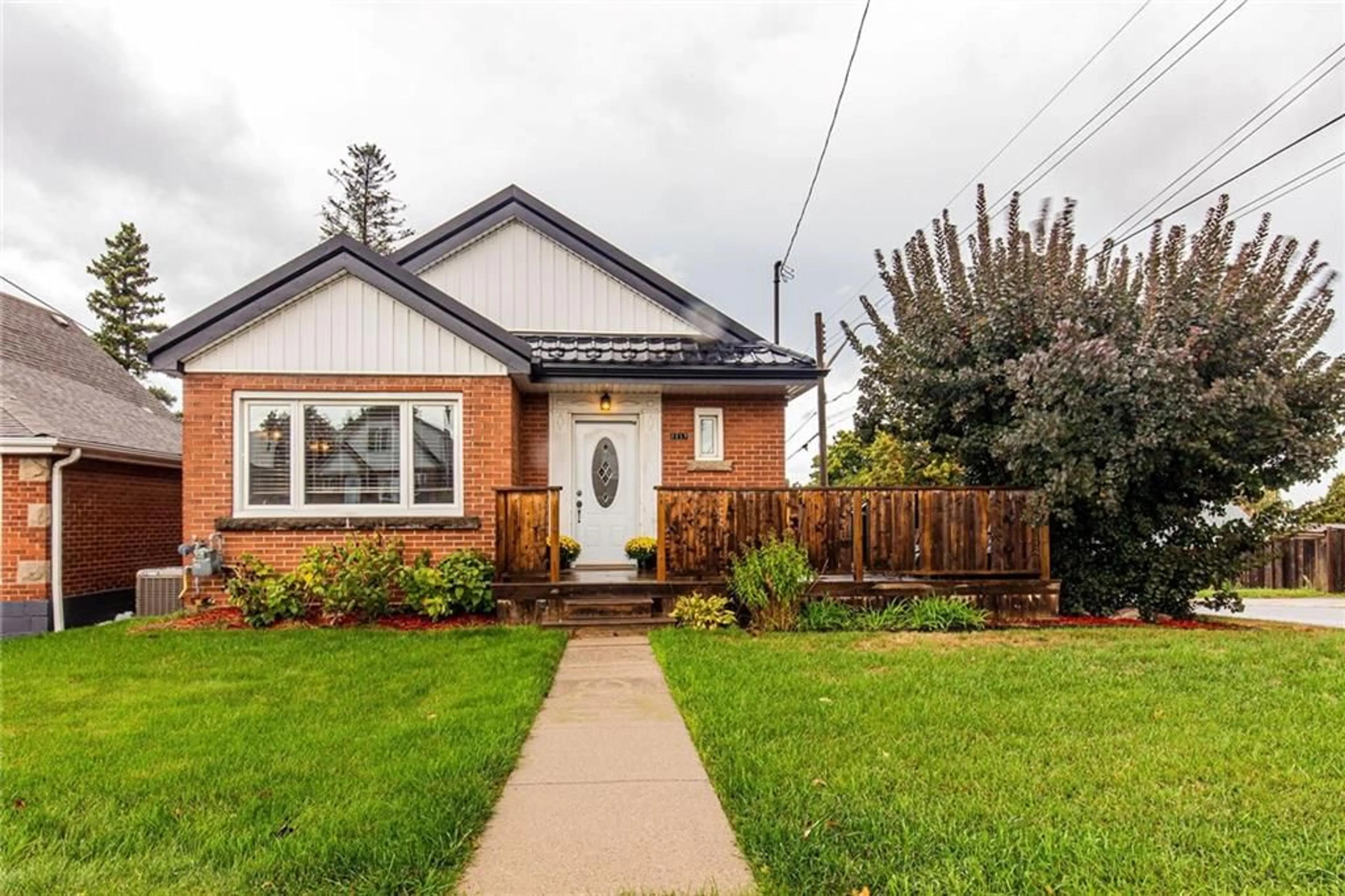 Frontside or backside of a home for 2217 King St, Hamilton Ontario L8K 1W9