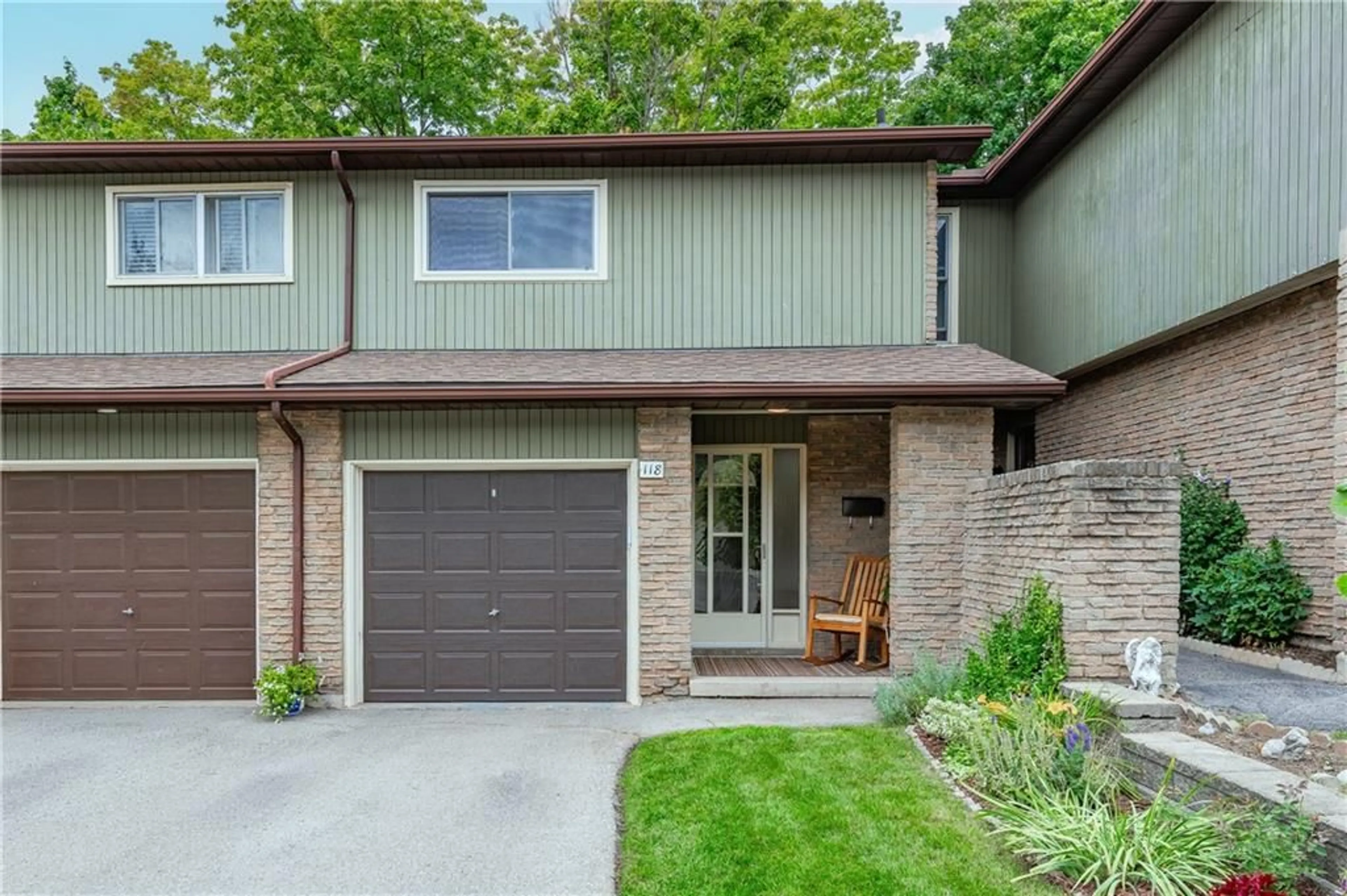 Home with brick exterior material for 2301 CAVENDISH Dr #118, Burlington Ontario L7P 3M3