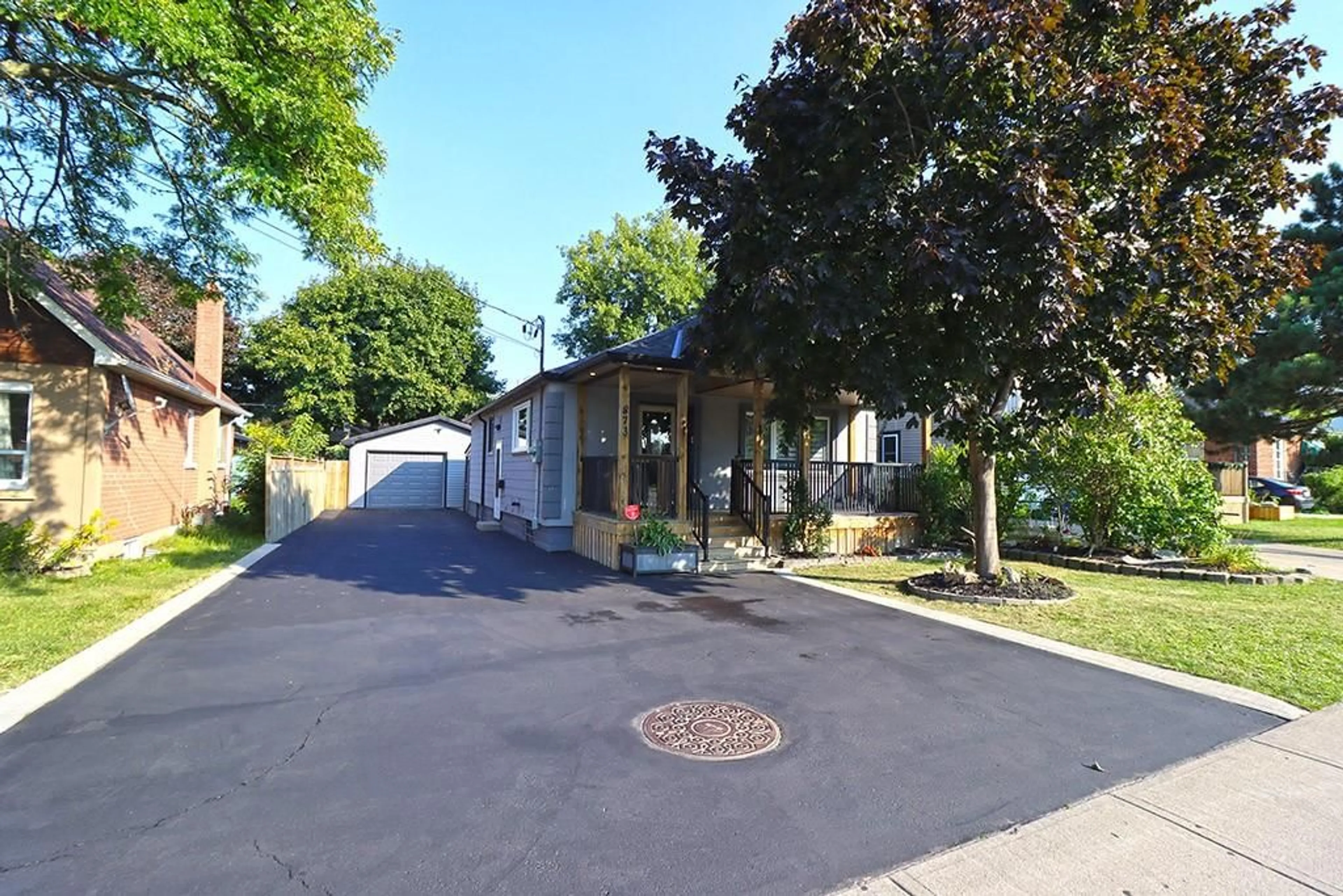 Street view for 873 Upper Wellington St, Hamilton Ontario L9A 3R8