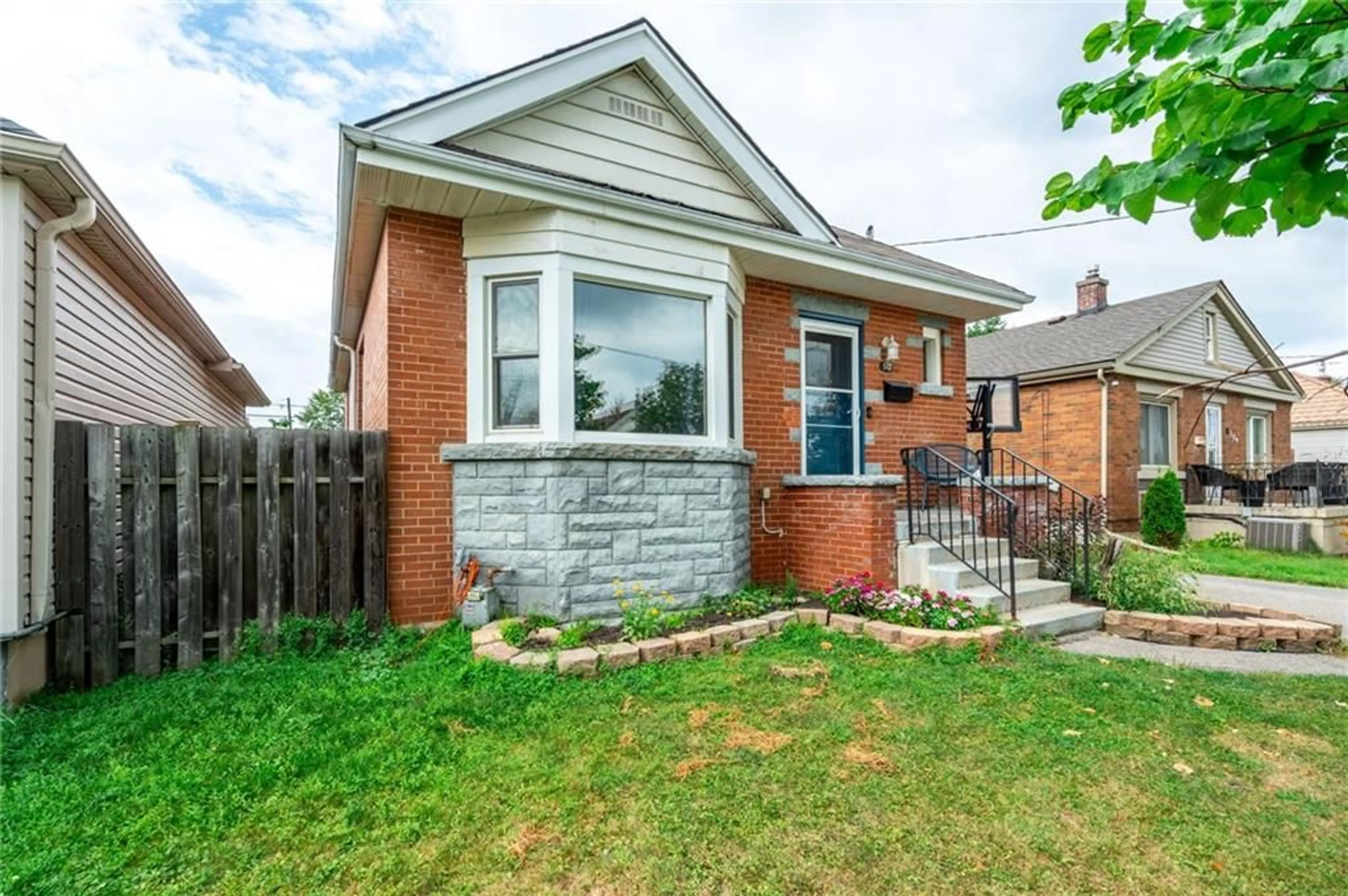 Home with brick exterior material for 175 Julian Ave, Hamilton Ontario L8H 5R8