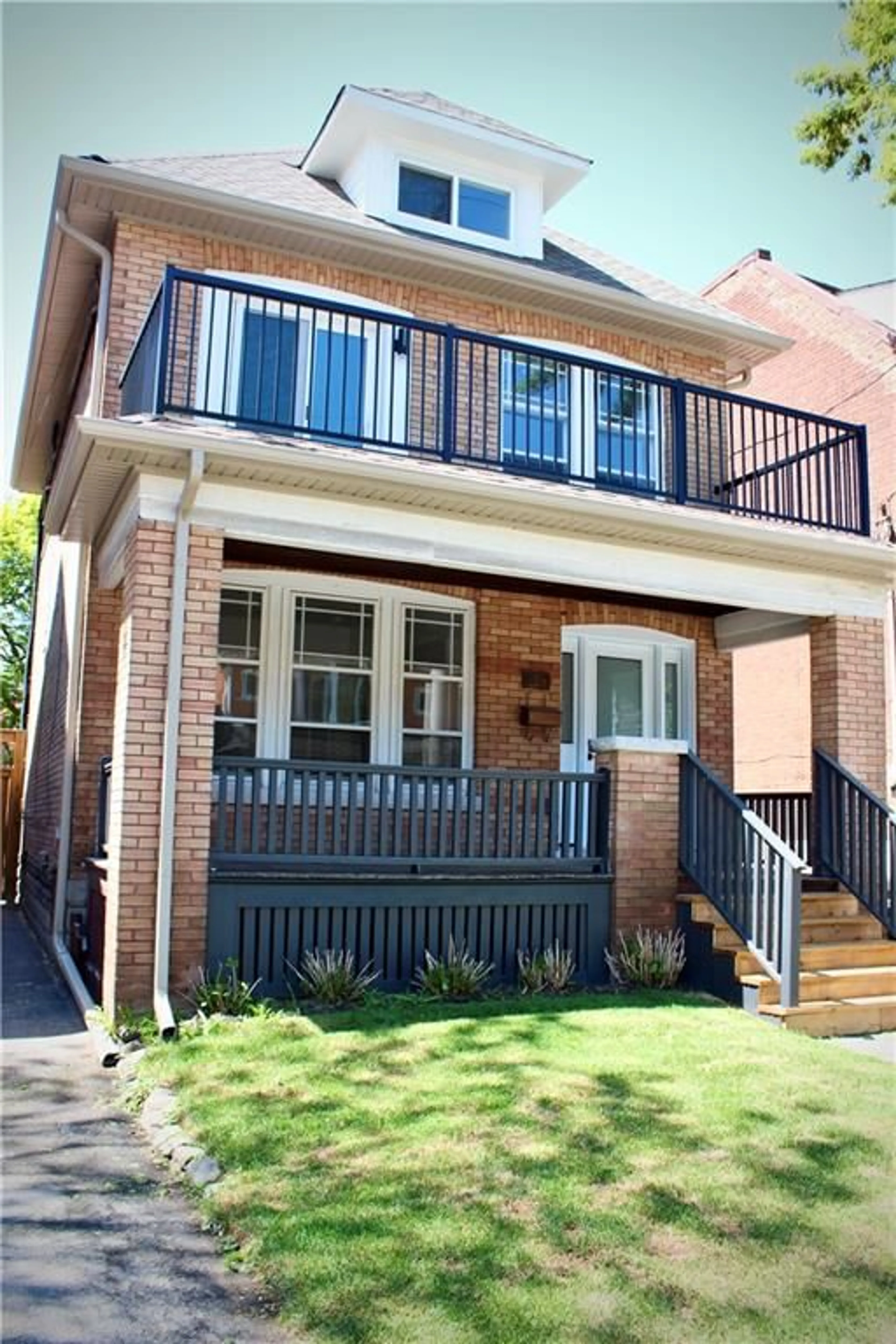 Home with brick exterior material for 184 BURRIS St, Hamilton Ontario L8M 2J8