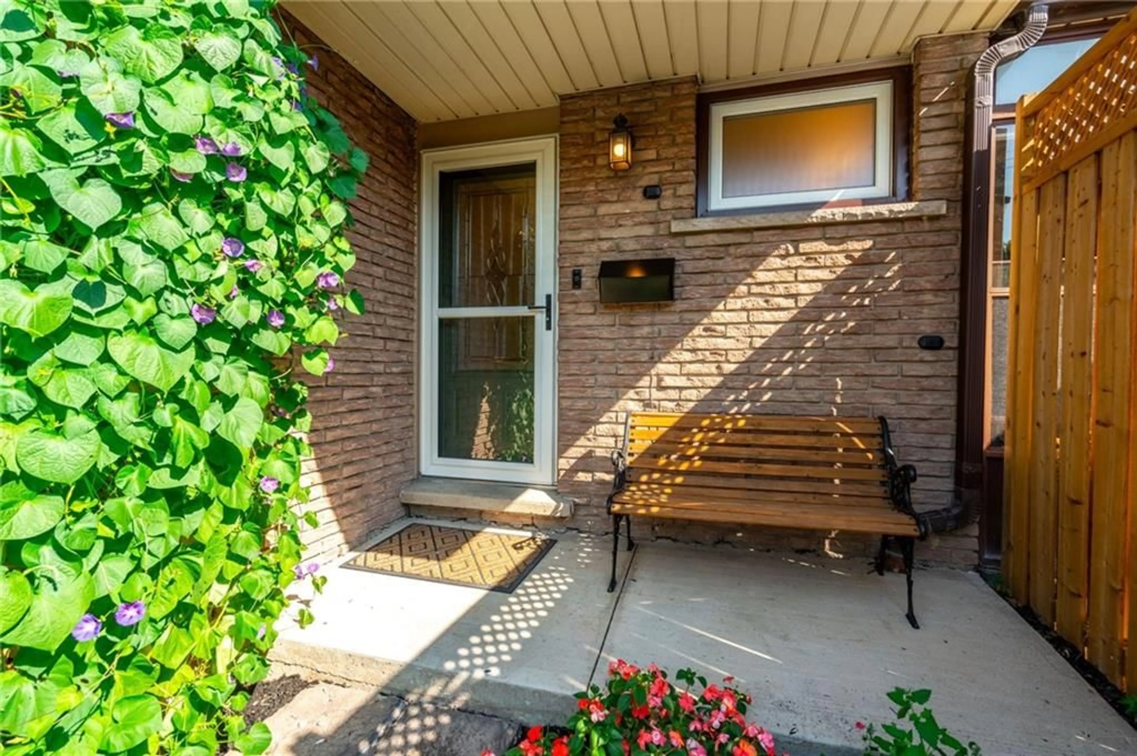 Patio for 434 JACKSON St, Hamilton Ontario L8P 1N4