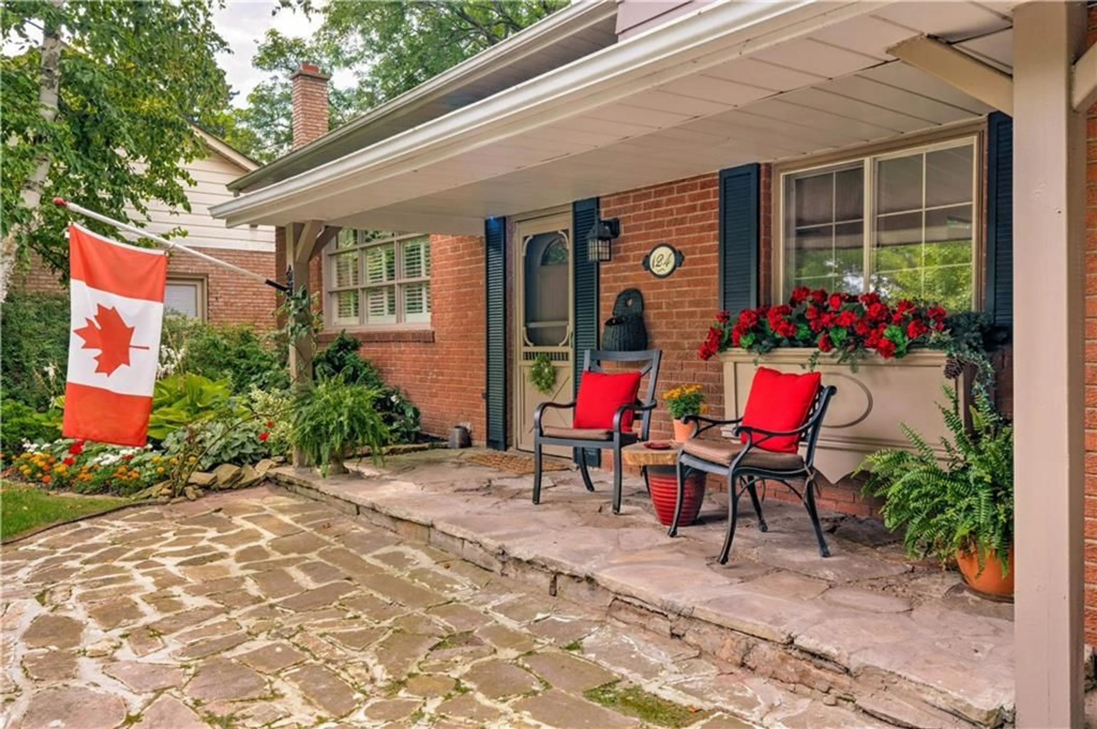 Patio for 124 ULSTER Dr, Oakville Ontario L6L 3P2