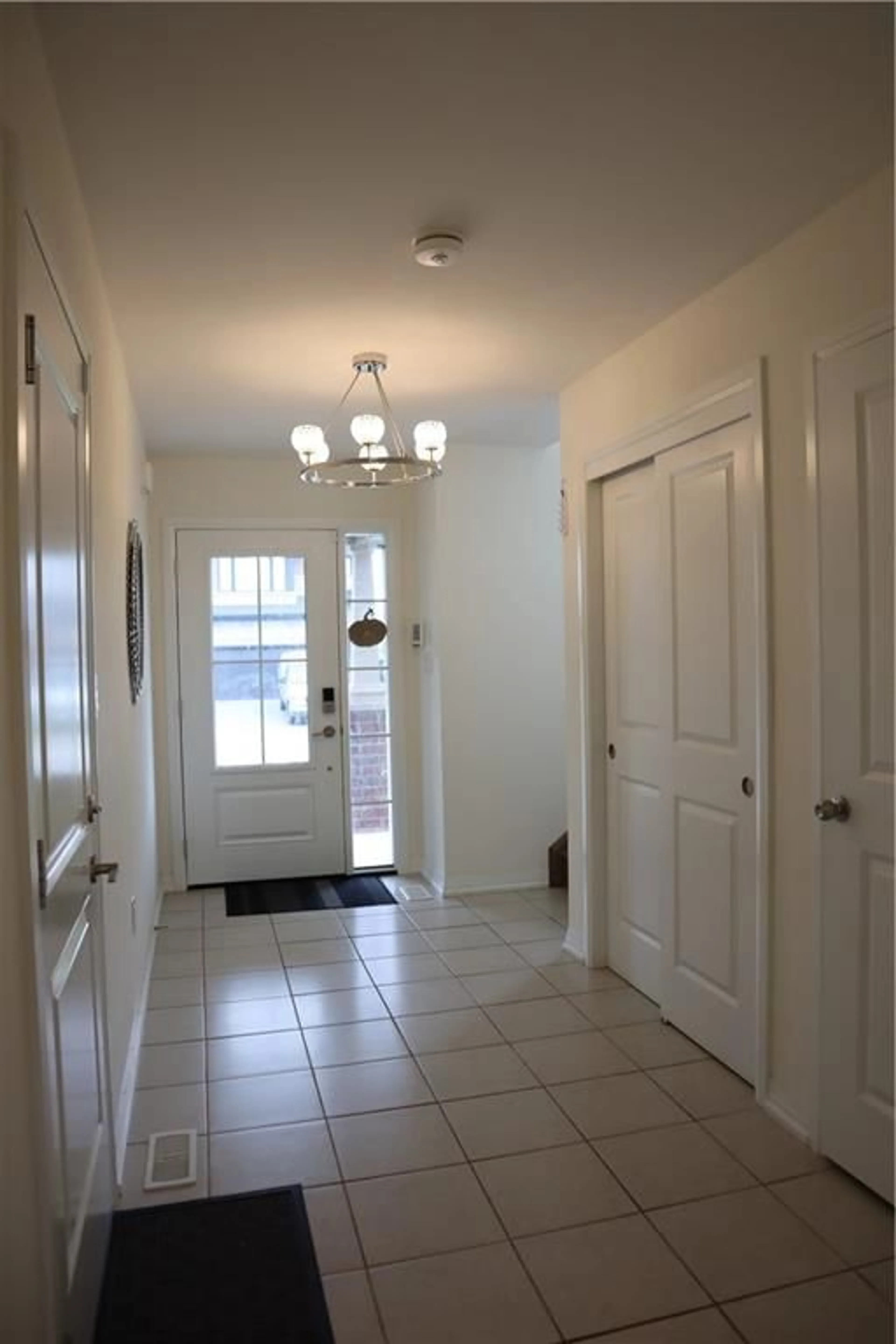 Indoor entryway for 4256 SHUTTLEWORTH Dr, Niagara Falls Ontario L2G 3R6