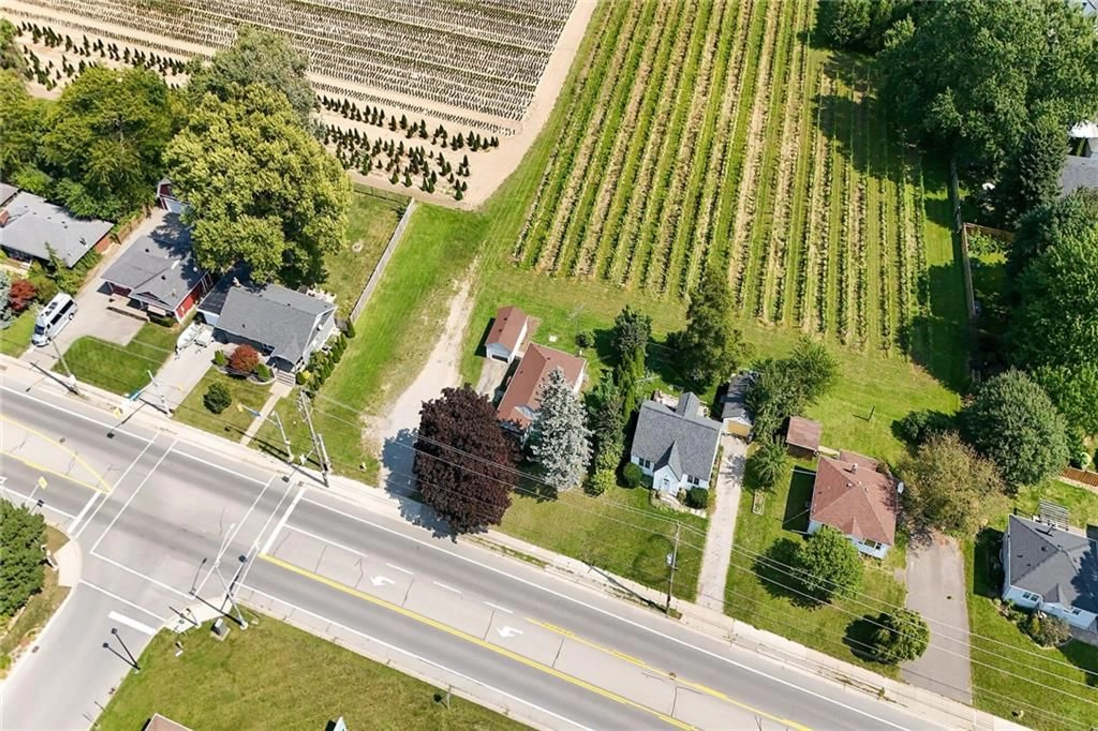 A pic from exterior of the house or condo, the street view for 4119 VICTORIA Ave, Vineland Ontario L0R 2E0