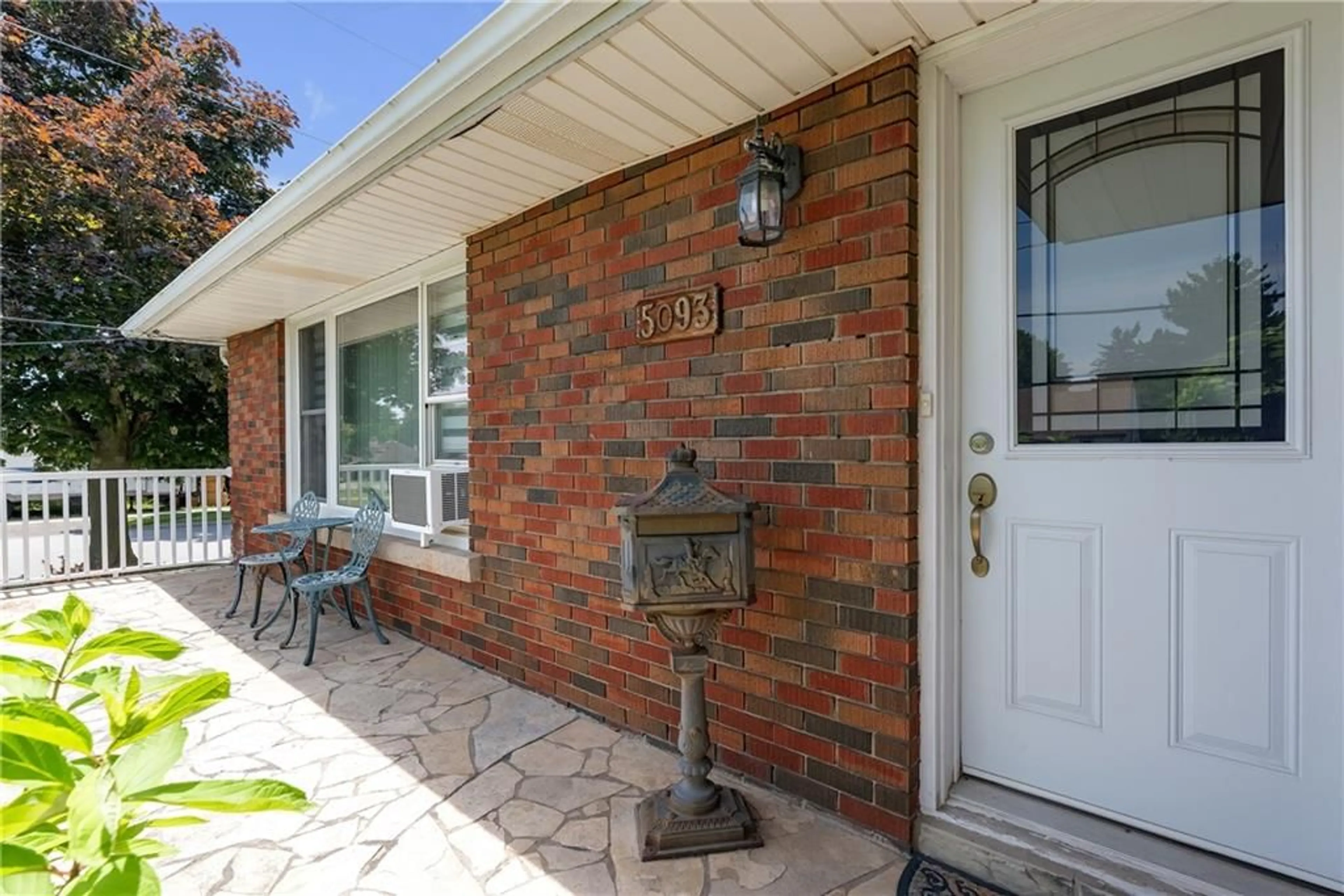 Home with brick exterior material for 5093 DRUMMOND Rd, Niagara Falls Ontario L2E 6E2