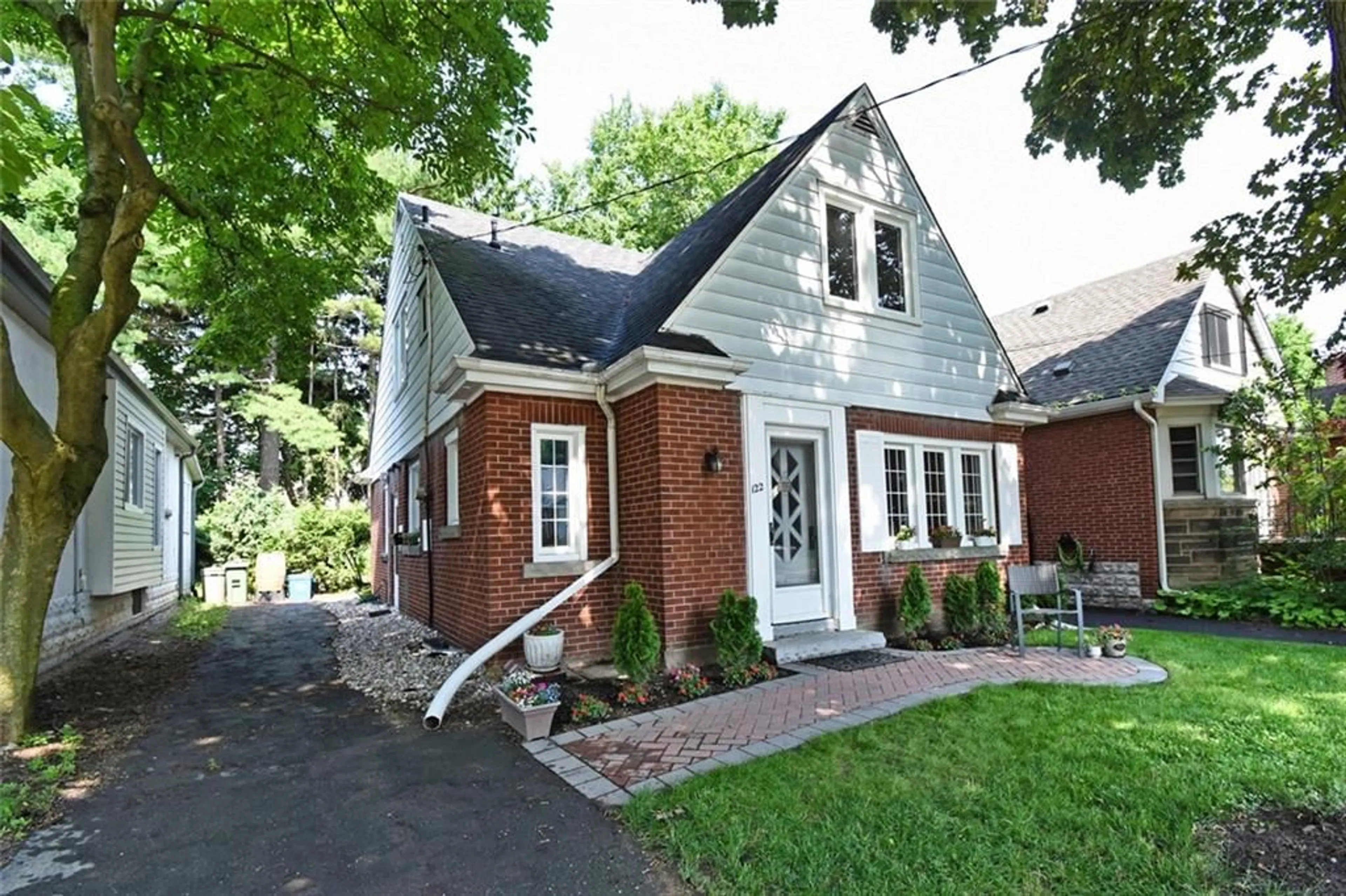 Home with brick exterior material for 122 HADDON Ave, Hamilton Ontario L8S 1X8