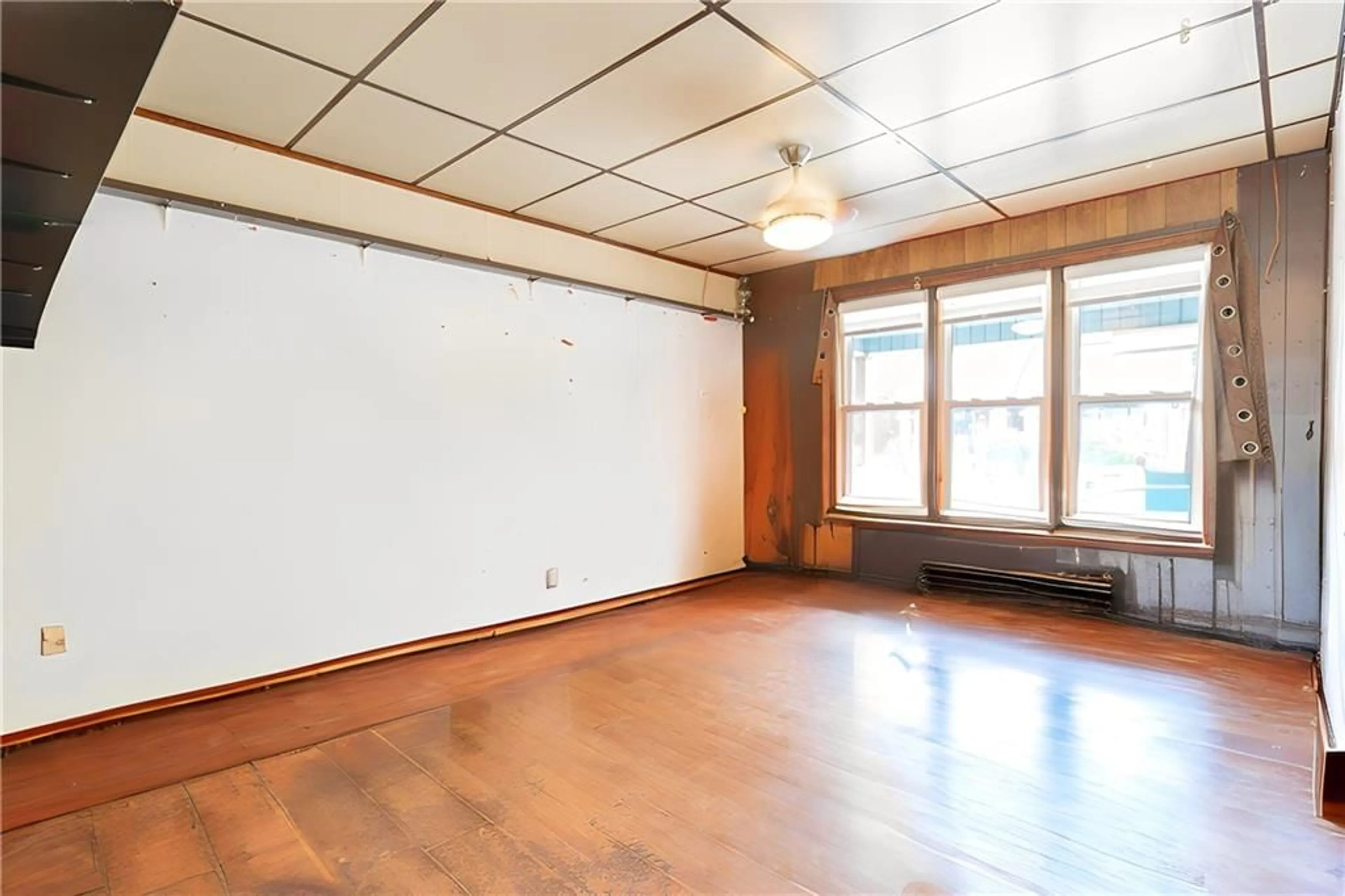 Other indoor space, wood floors for 76 GAGE Ave, Hamilton Ontario L8L 7A1