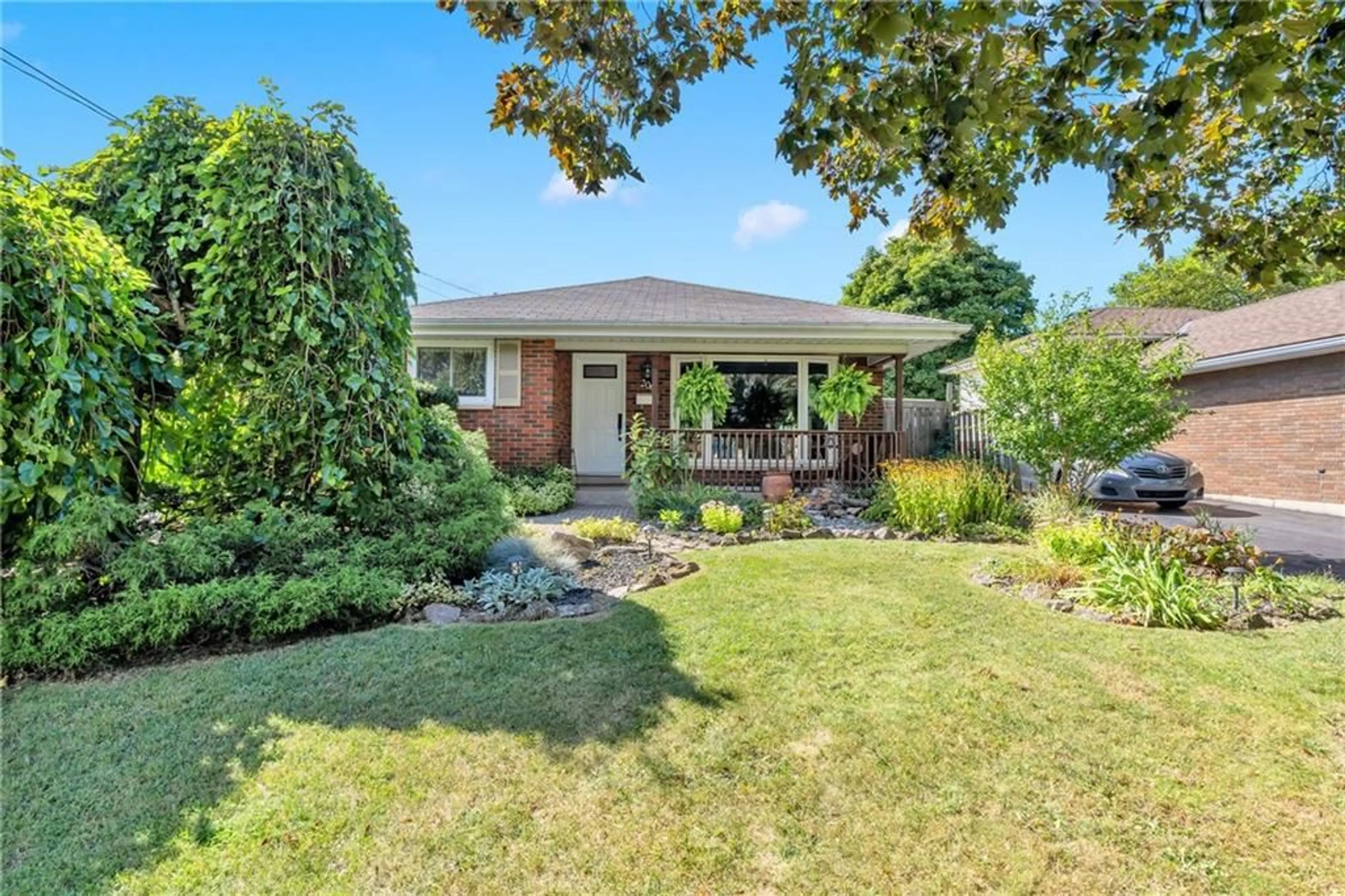 Frontside or backside of a home for 206 KINGS FOREST Dr, Hamilton Ontario L8T 4K5