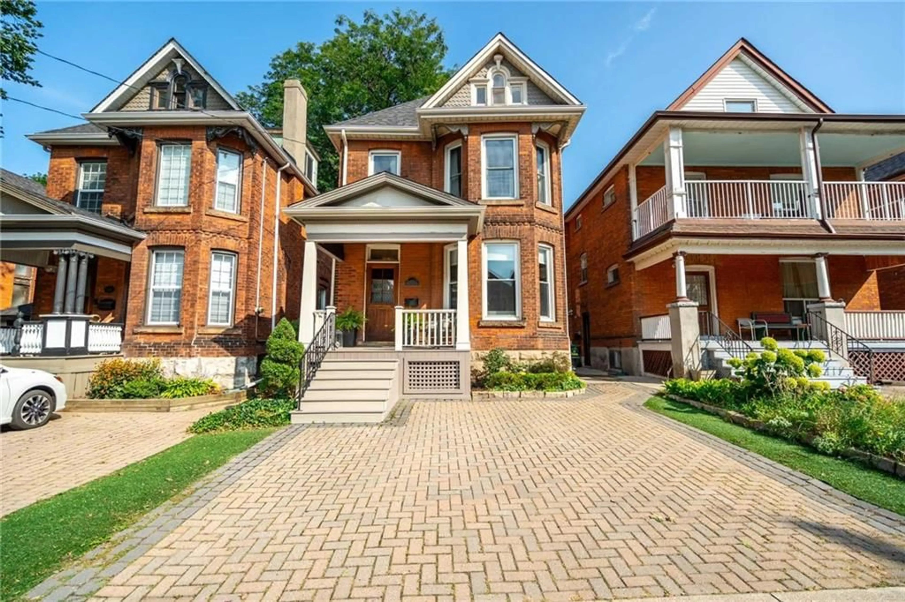 Home with brick exterior material for 127 FAIRLEIGH Ave, Hamilton Ontario L8M 2K4