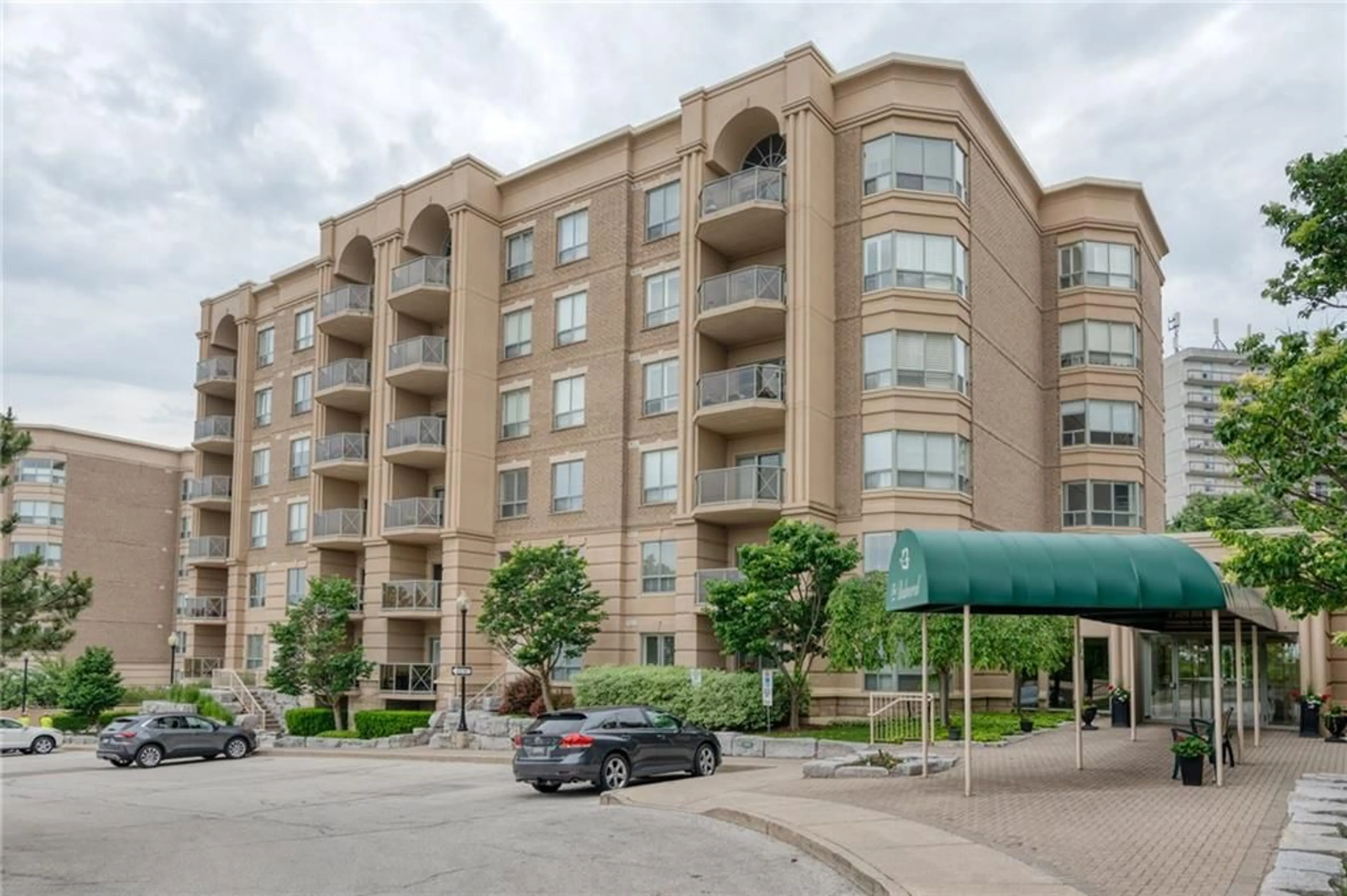 A pic from exterior of the house or condo for 2075 AMHERST HEIGHTS Dr #405, Burlington Ontario L7P 5B8