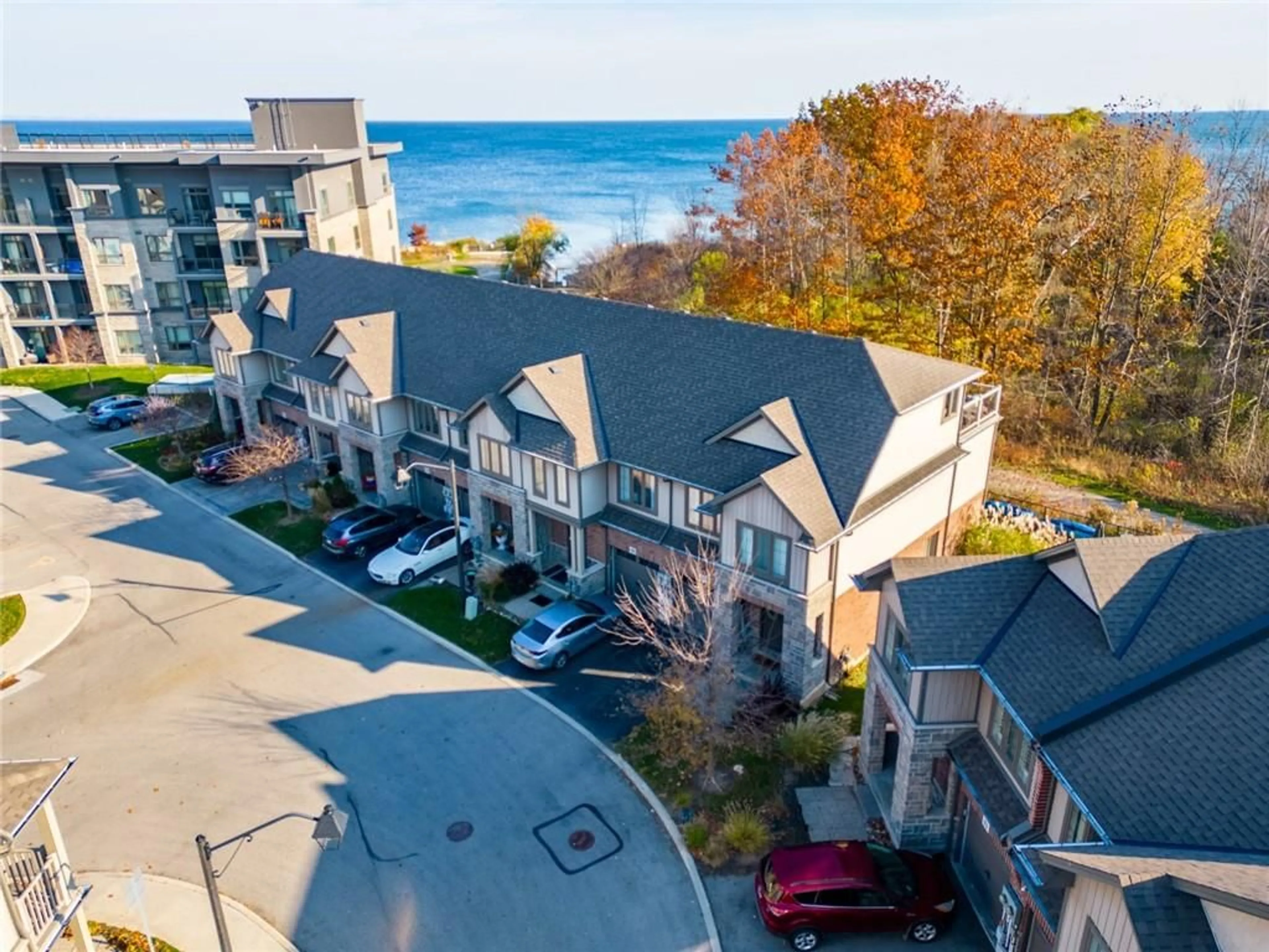 A pic from exterior of the house or condo, the street view for 61 Southshore Cres, Stoney Creek Ontario L8E 0J3