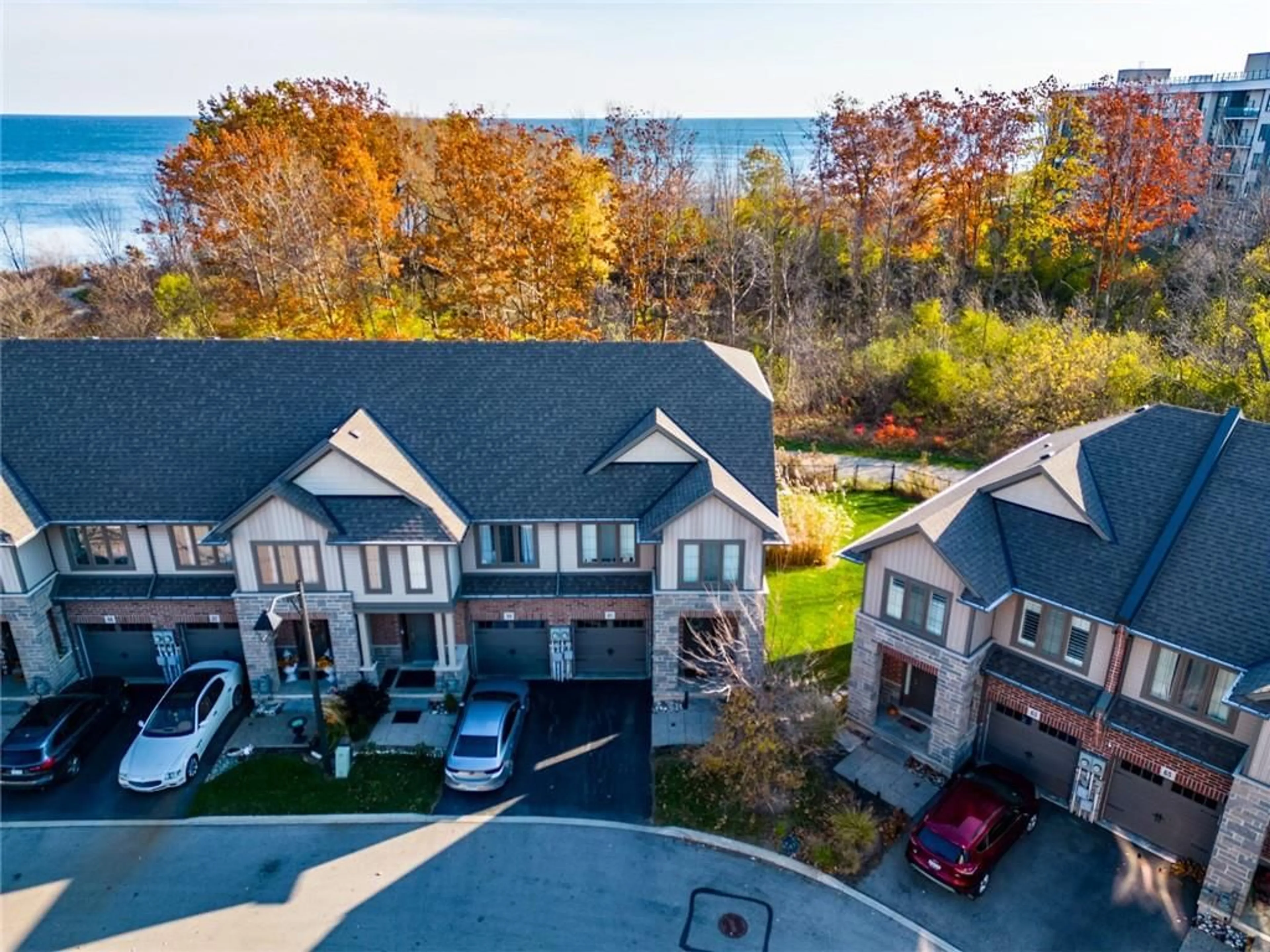 A pic from exterior of the house or condo, the street view for 61 Southshore Cres, Stoney Creek Ontario L8E 0J3