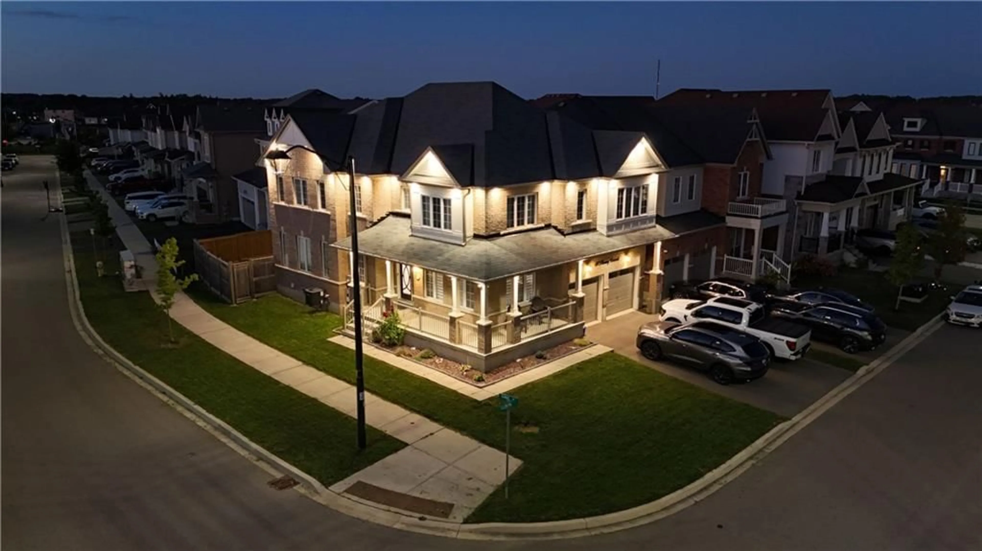 A pic from exterior of the house or condo, the street view for 60 FLEMING Cres, Caledonia Ontario N3W 1E3