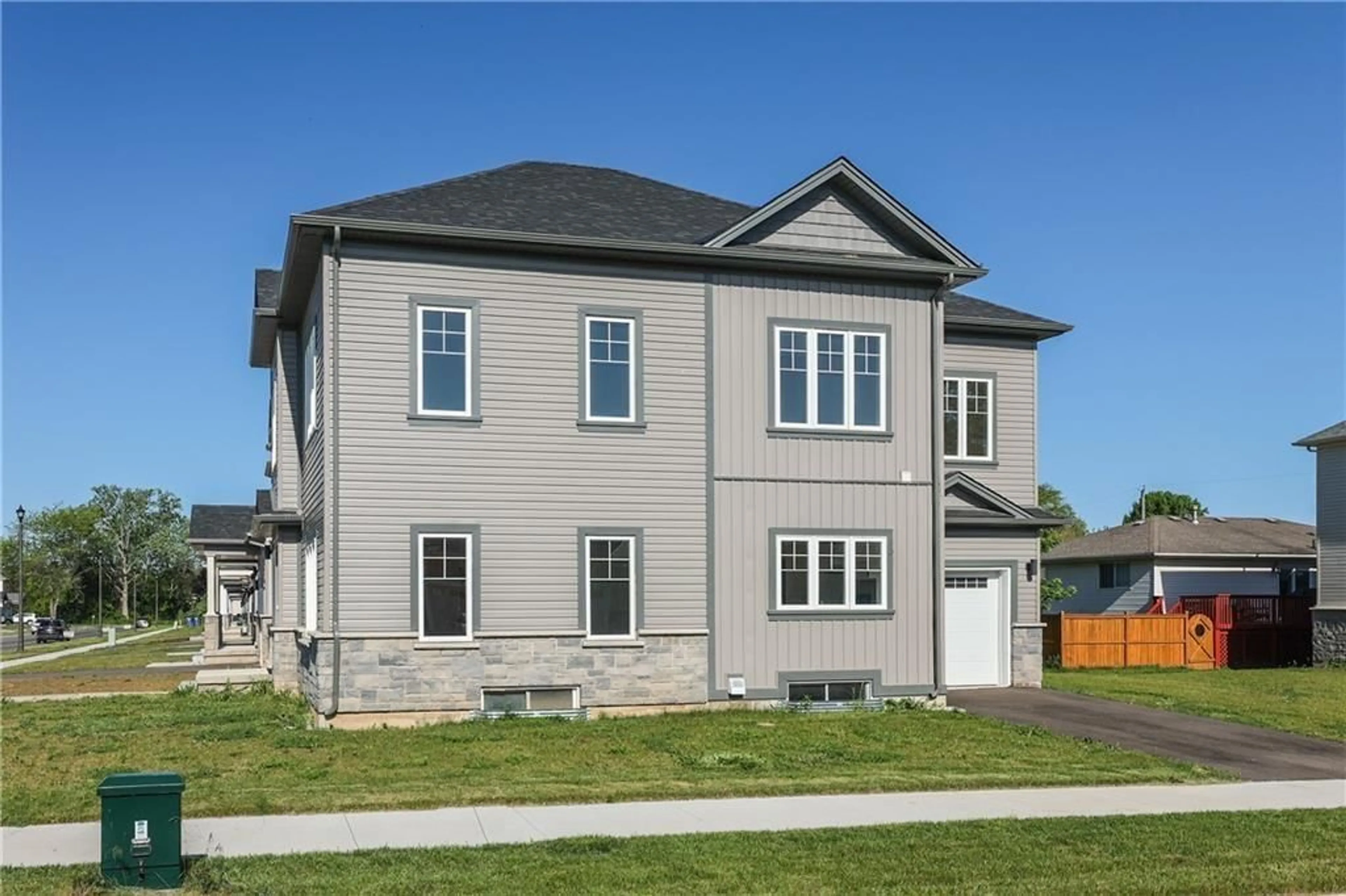 Frontside or backside of a home, the street view for 2 BROMLEY Dr, St. Catharines Ontario L2M 1R1