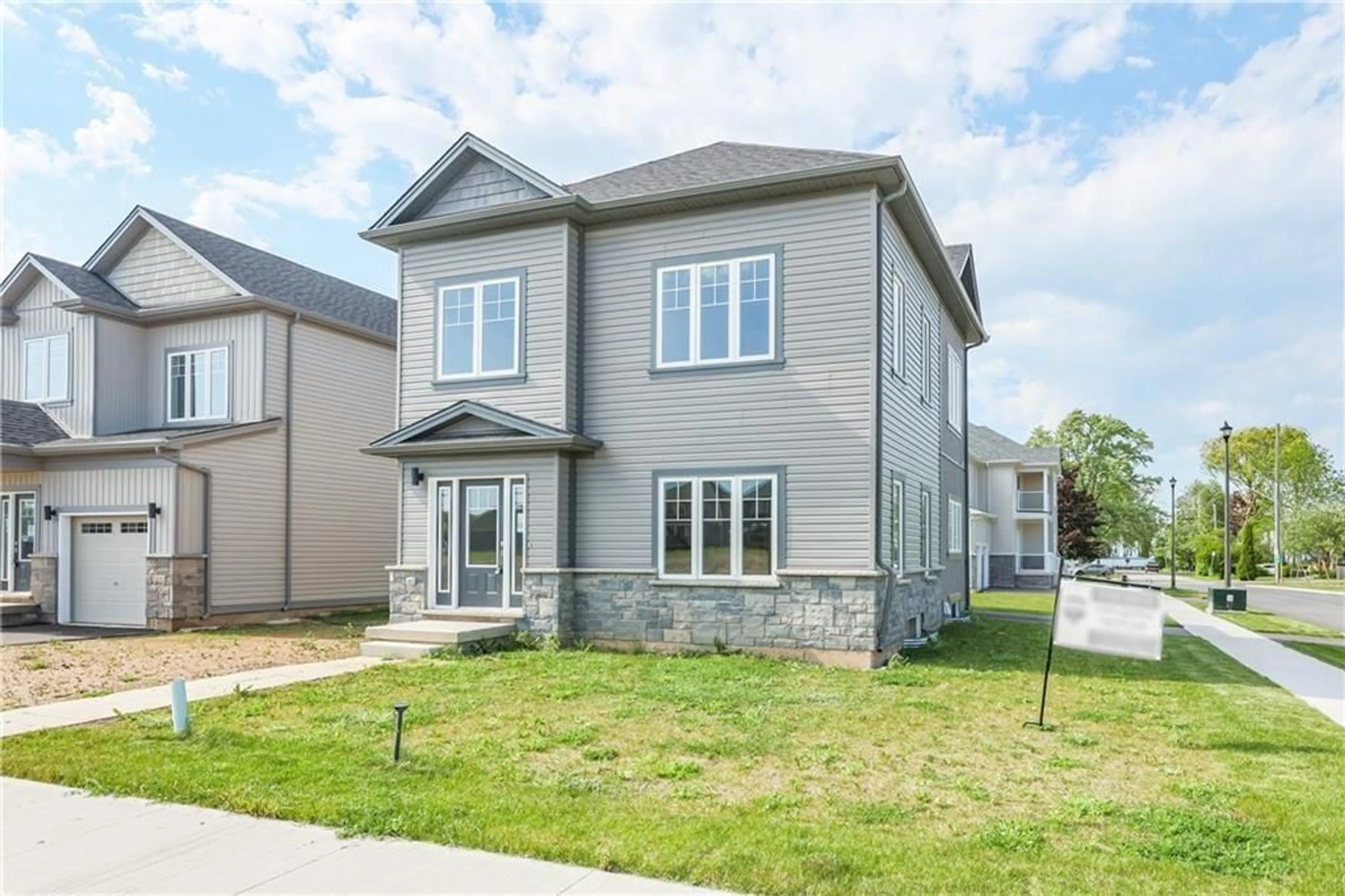 Frontside or backside of a home, the street view for 2 BROMLEY Dr, St. Catharines Ontario L2M 1R1