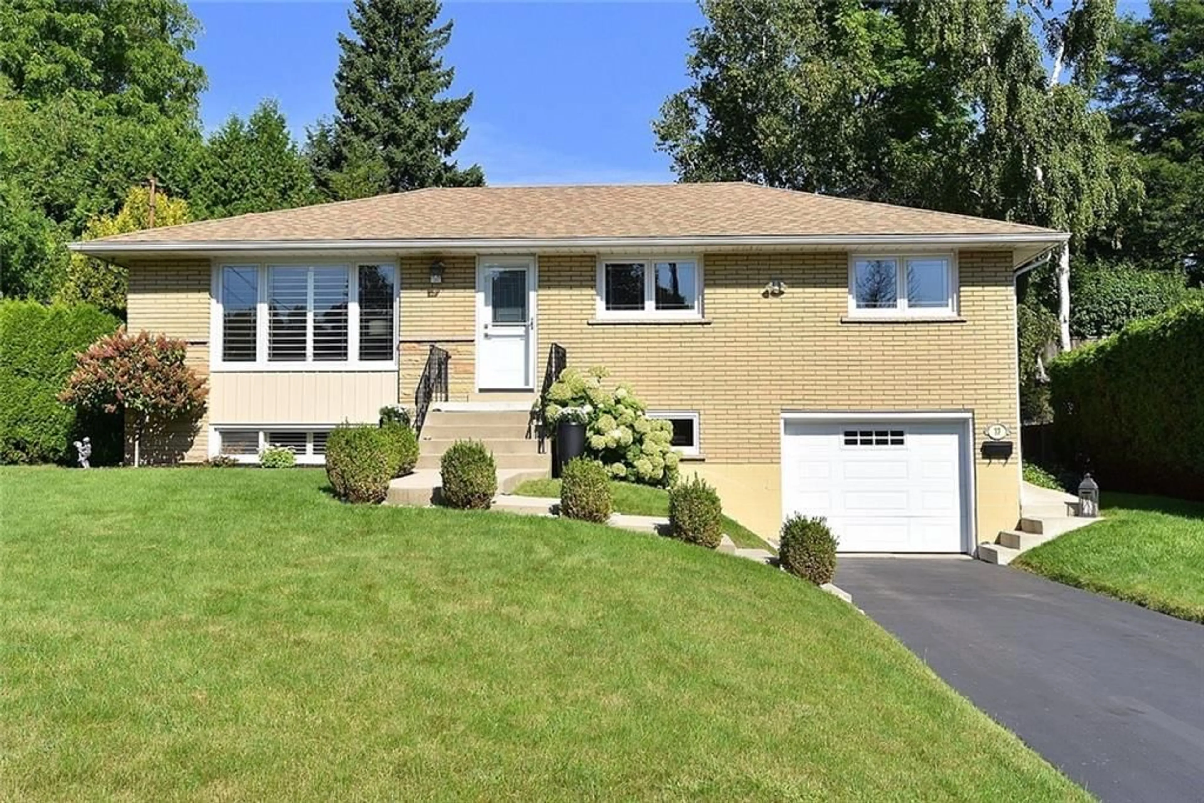 Frontside or backside of a home for 77 HILL CREST, Ancaster Ontario L9G 3A2