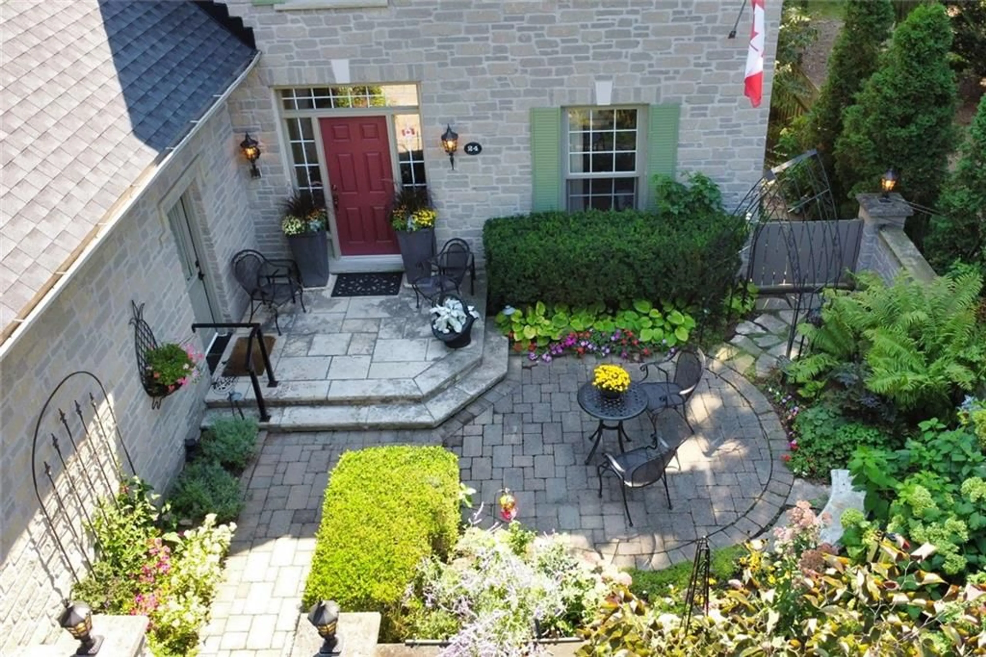 Patio for 24 John St, Waterdown Ontario L0R 2H0