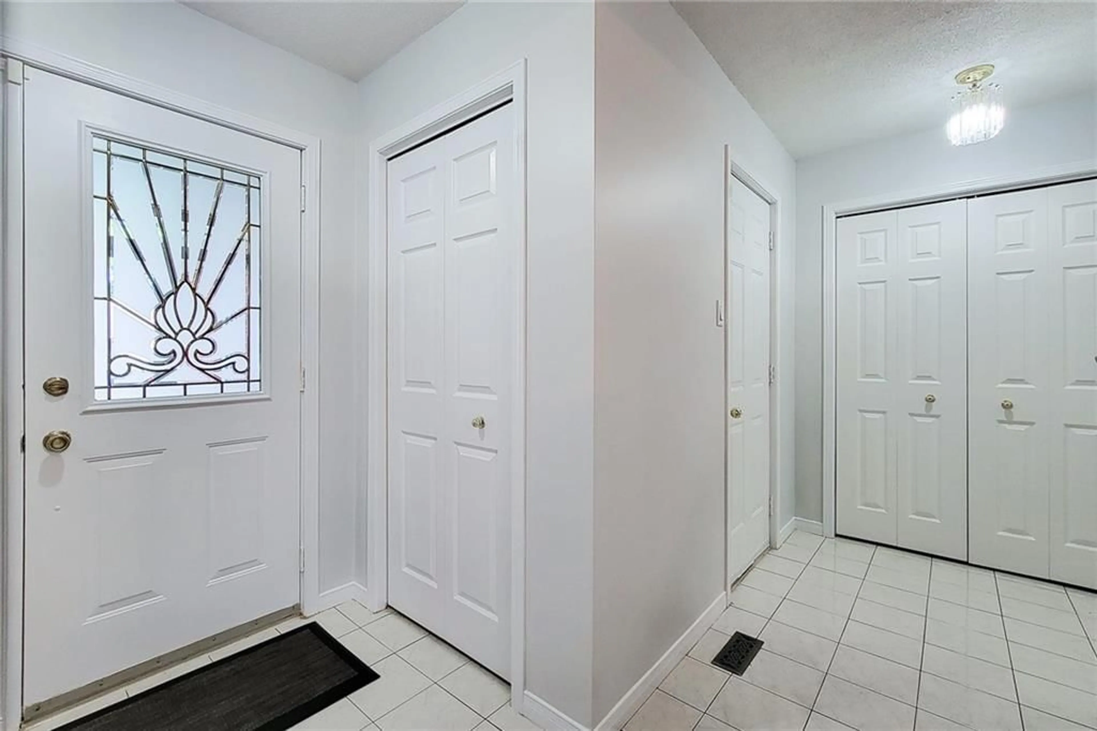 Indoor entryway, unknown floor for 251 ALDERLEA Ave, Hamilton Ontario L0R 1W0