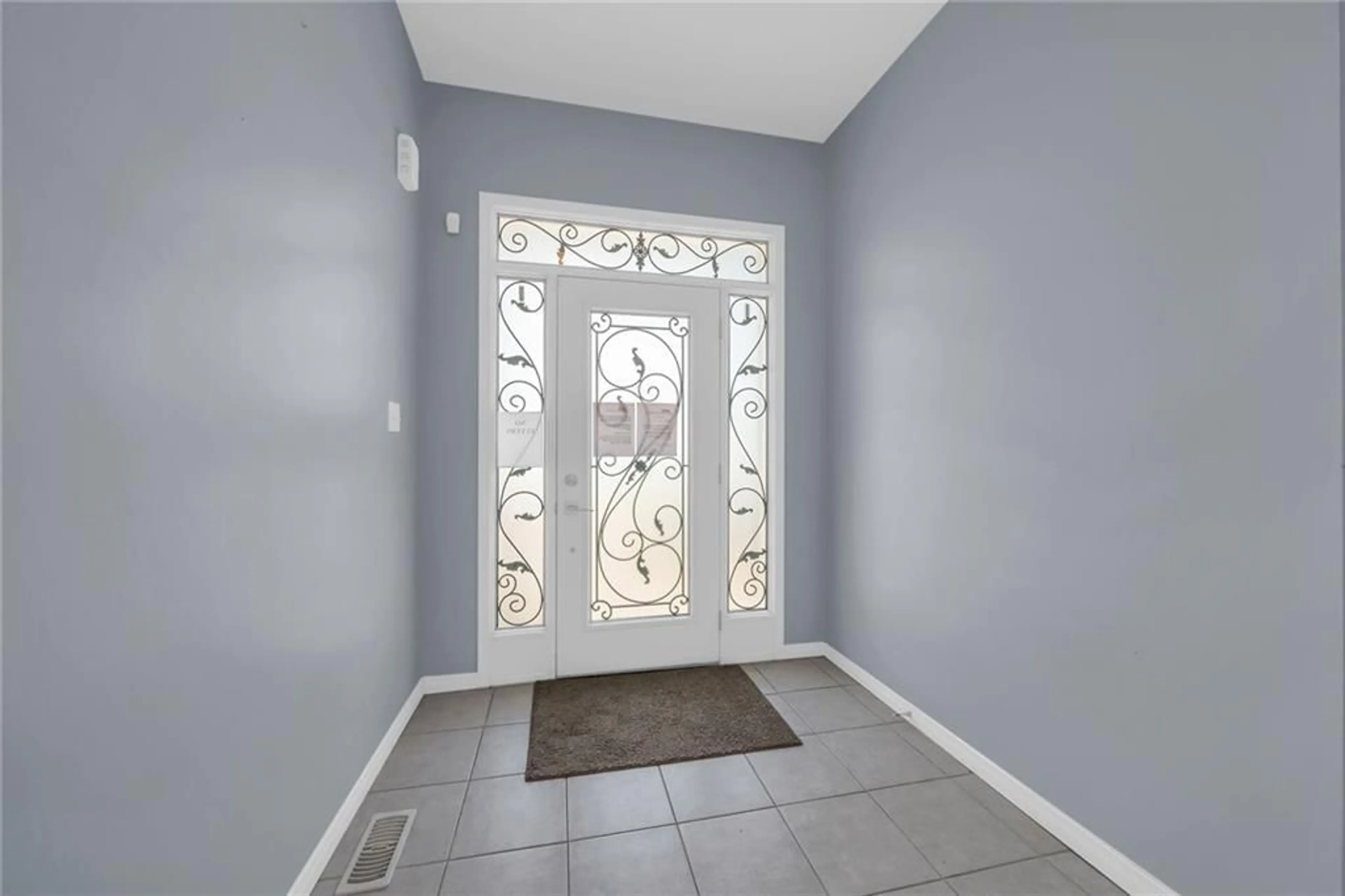 Indoor entryway, cement floor for 949 TARTAN Crt, Kitchener Ontario N2R 0N2