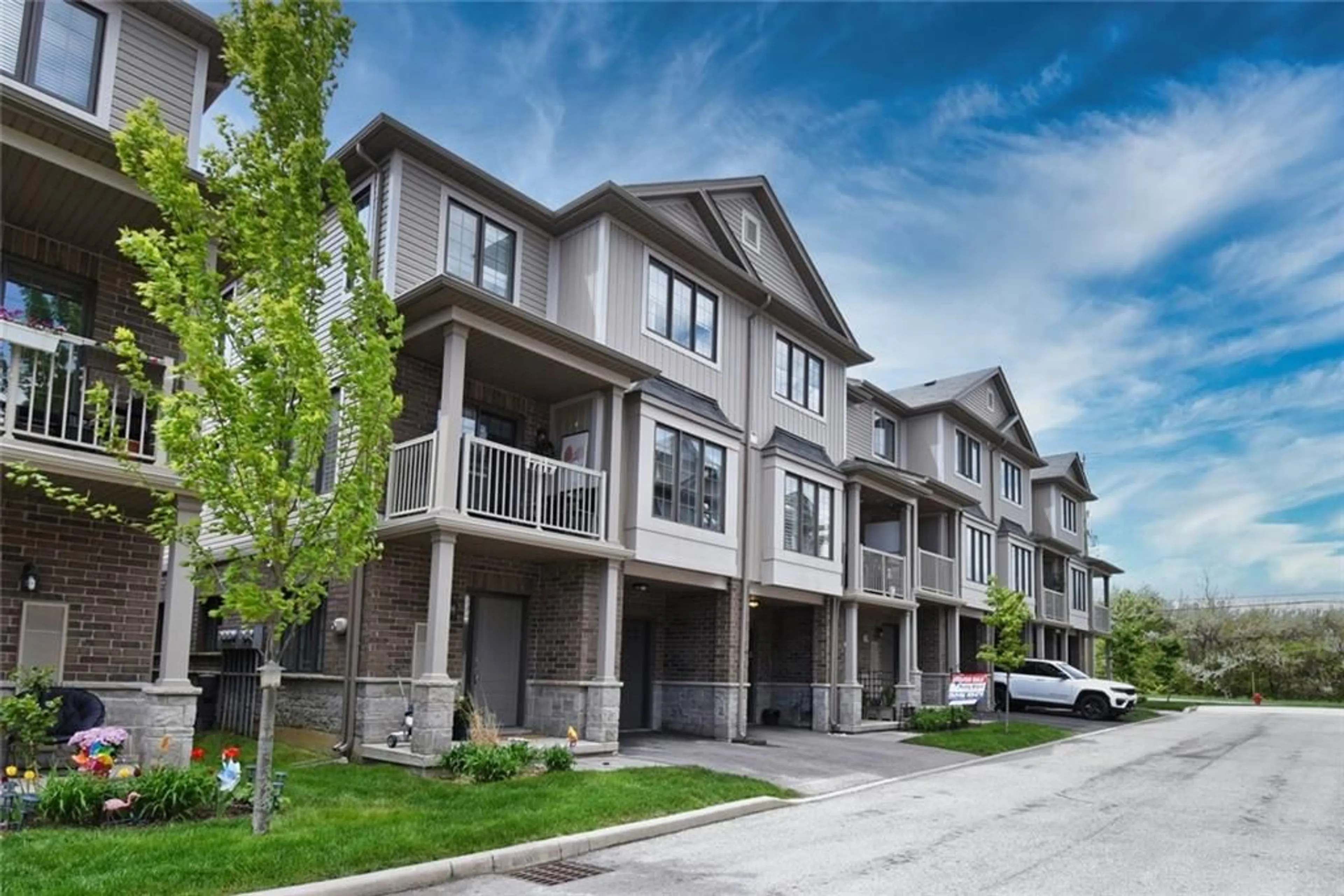 A pic from exterior of the house or condo, the street view for 377 GLANCASTER Rd #48, Ancaster Ontario L9G 0G4