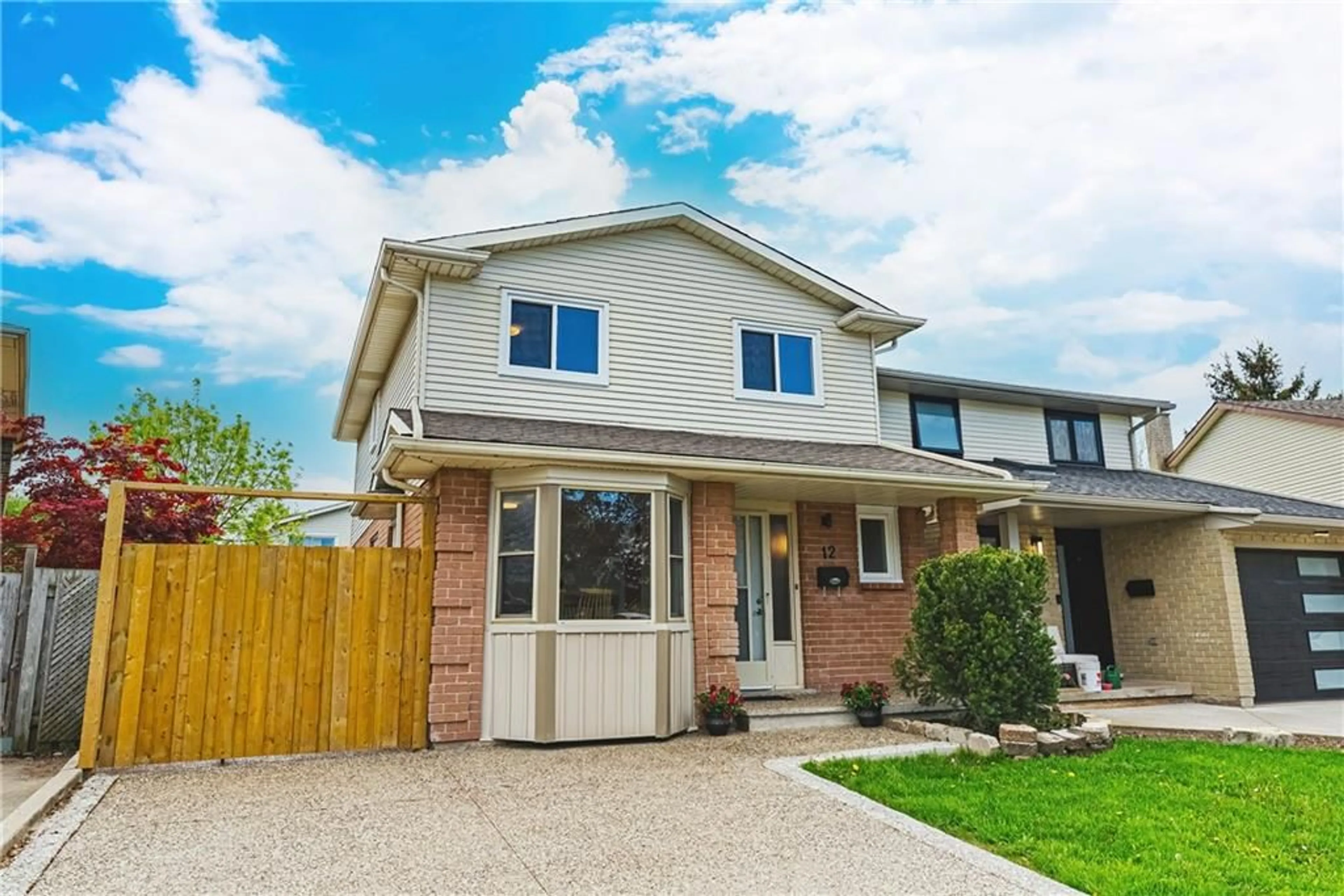 Frontside or backside of a home, the fenced backyard for 12 NAPLES Crt, Thorold Ontario L2V 4S7