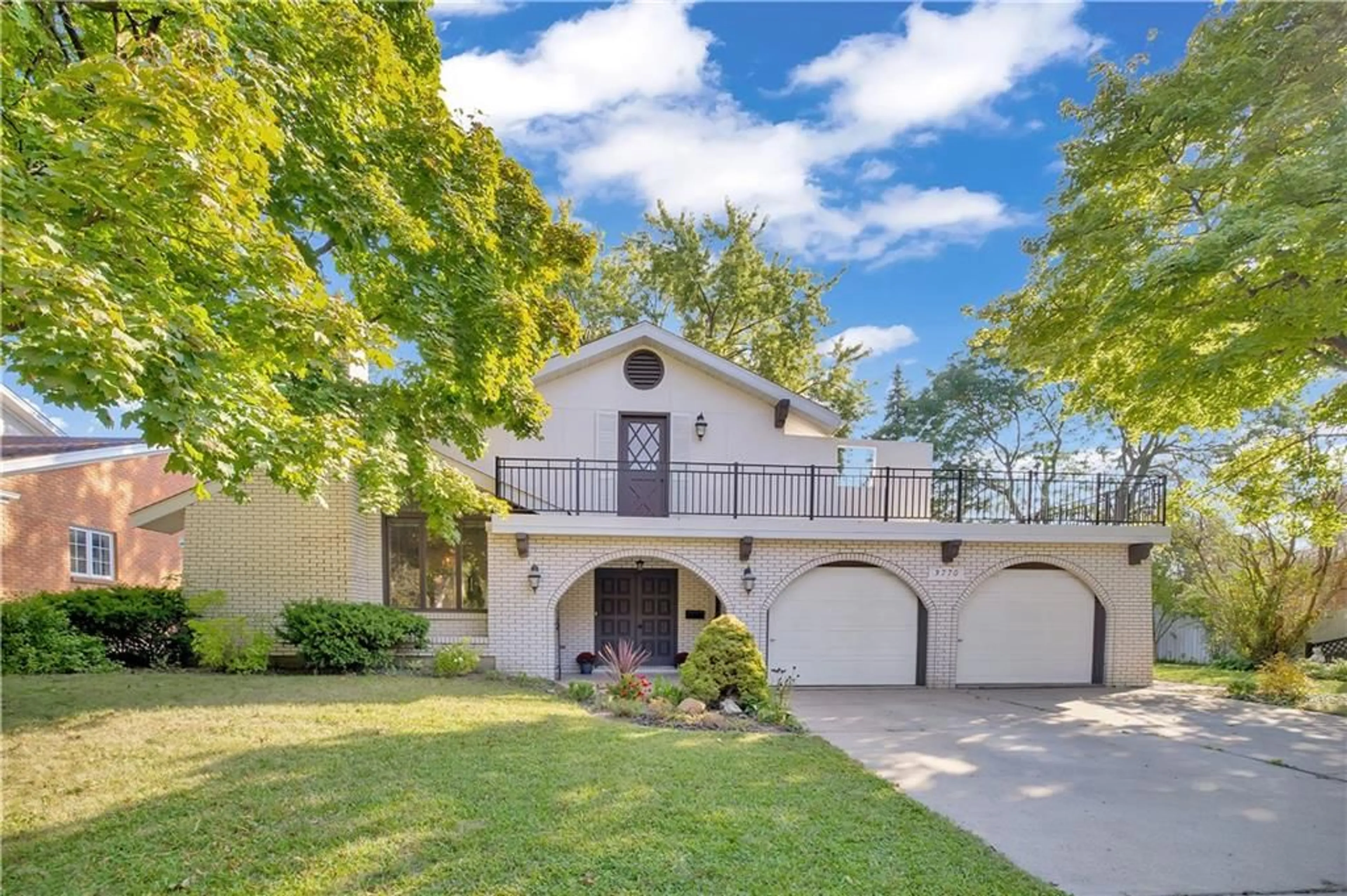 A pic from exterior of the house or condo, the fenced backyard for 3770 HUNTINGTON Ave, Windsor Ontario N9E 3W8