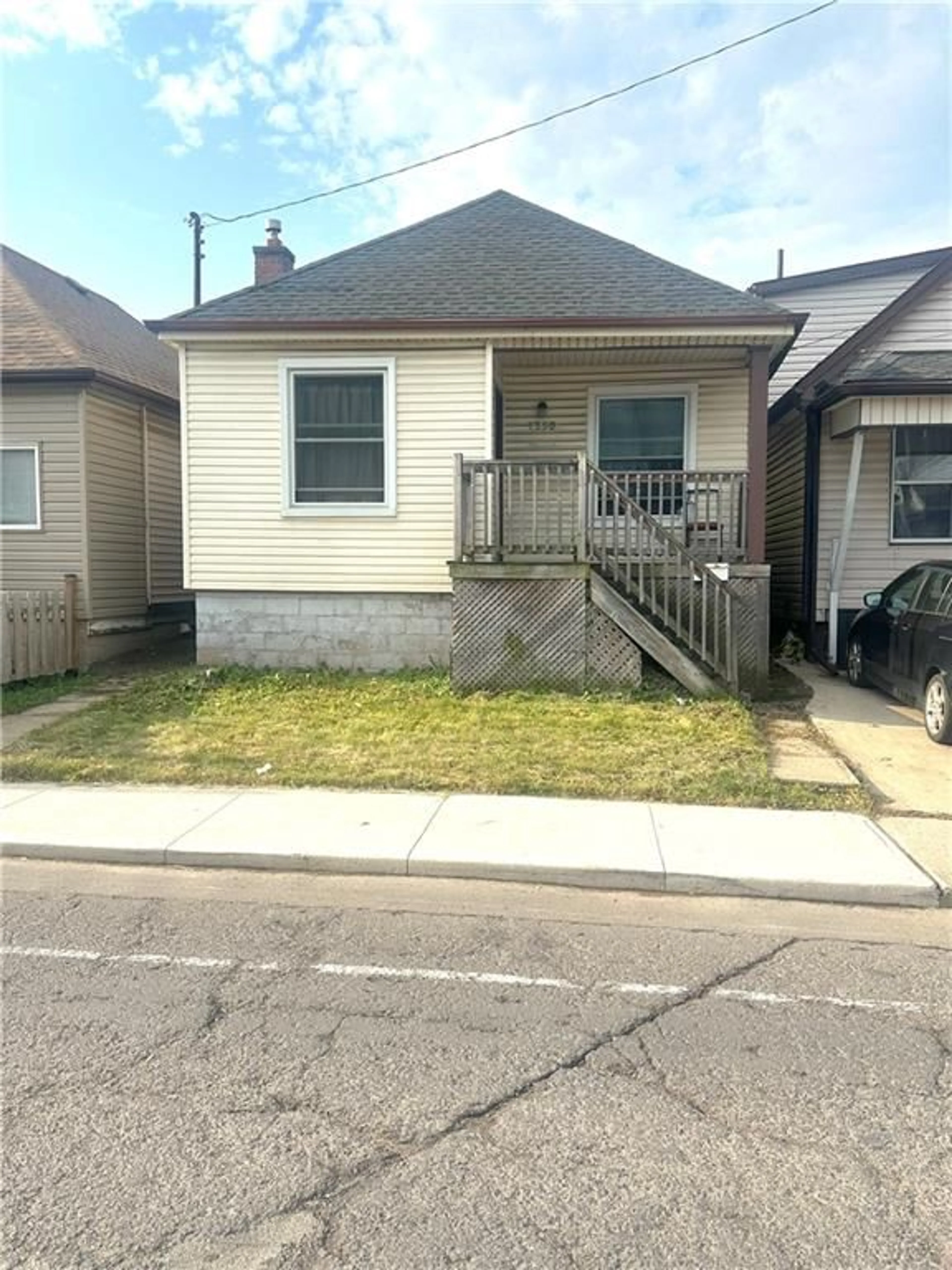 Frontside or backside of a home for 1350 Cannon St, Hamilton Ontario L8H 1V8