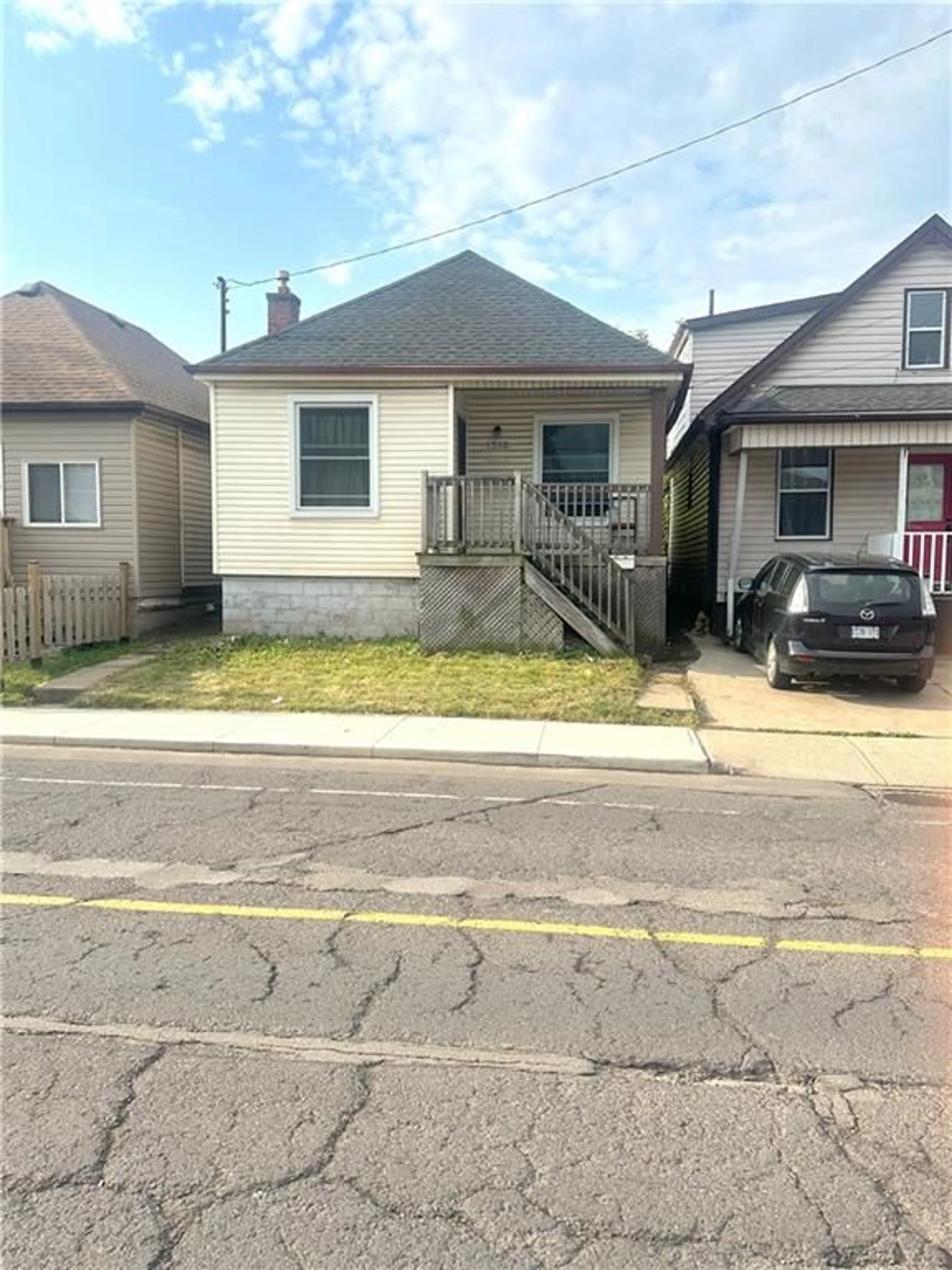 Frontside or backside of a home for 1350 Cannon St, Hamilton Ontario L8H 1V8