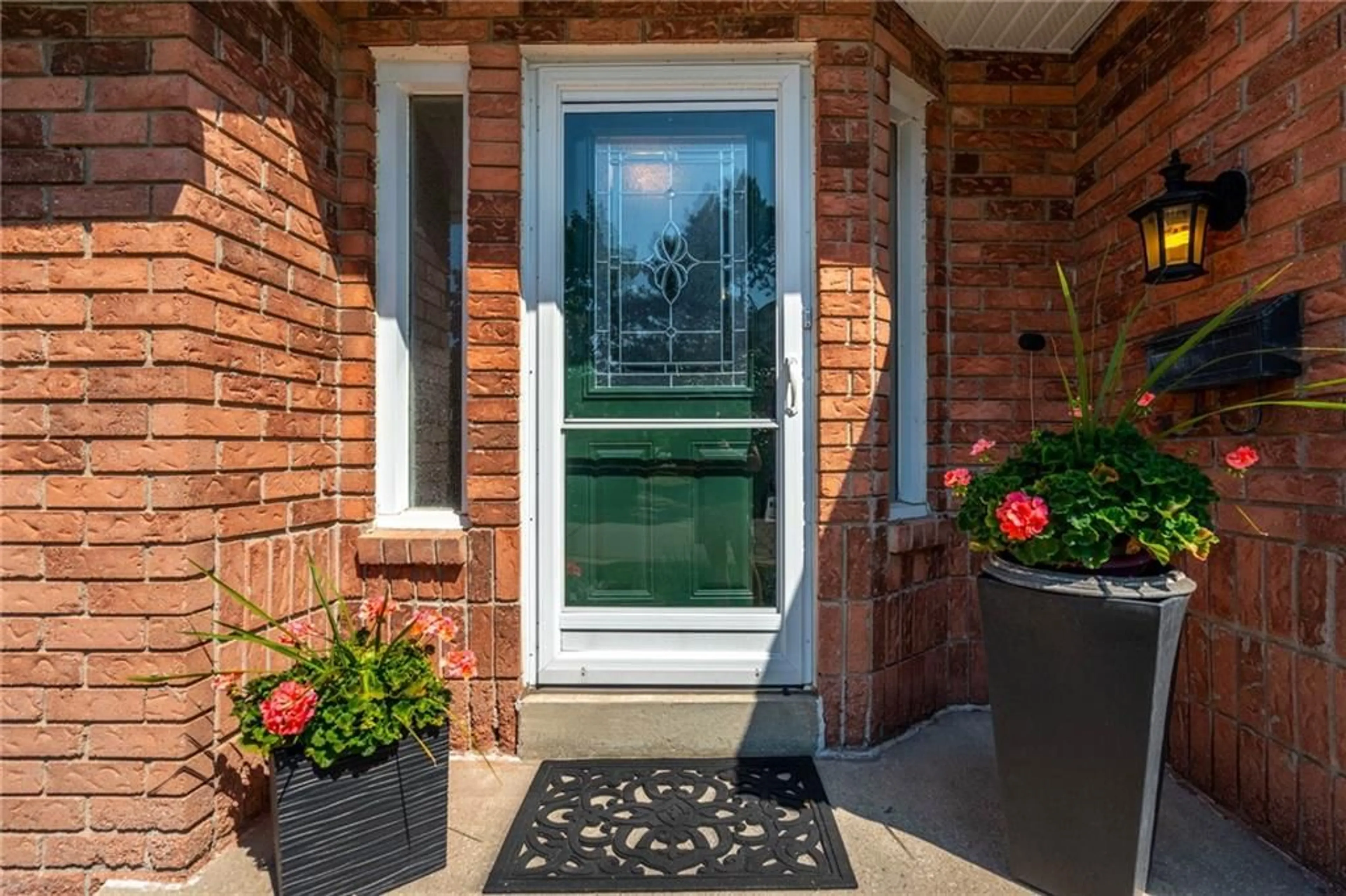 Indoor entryway for 2155 Duncaster Dr #19, Burlington Ontario L7P 4R4