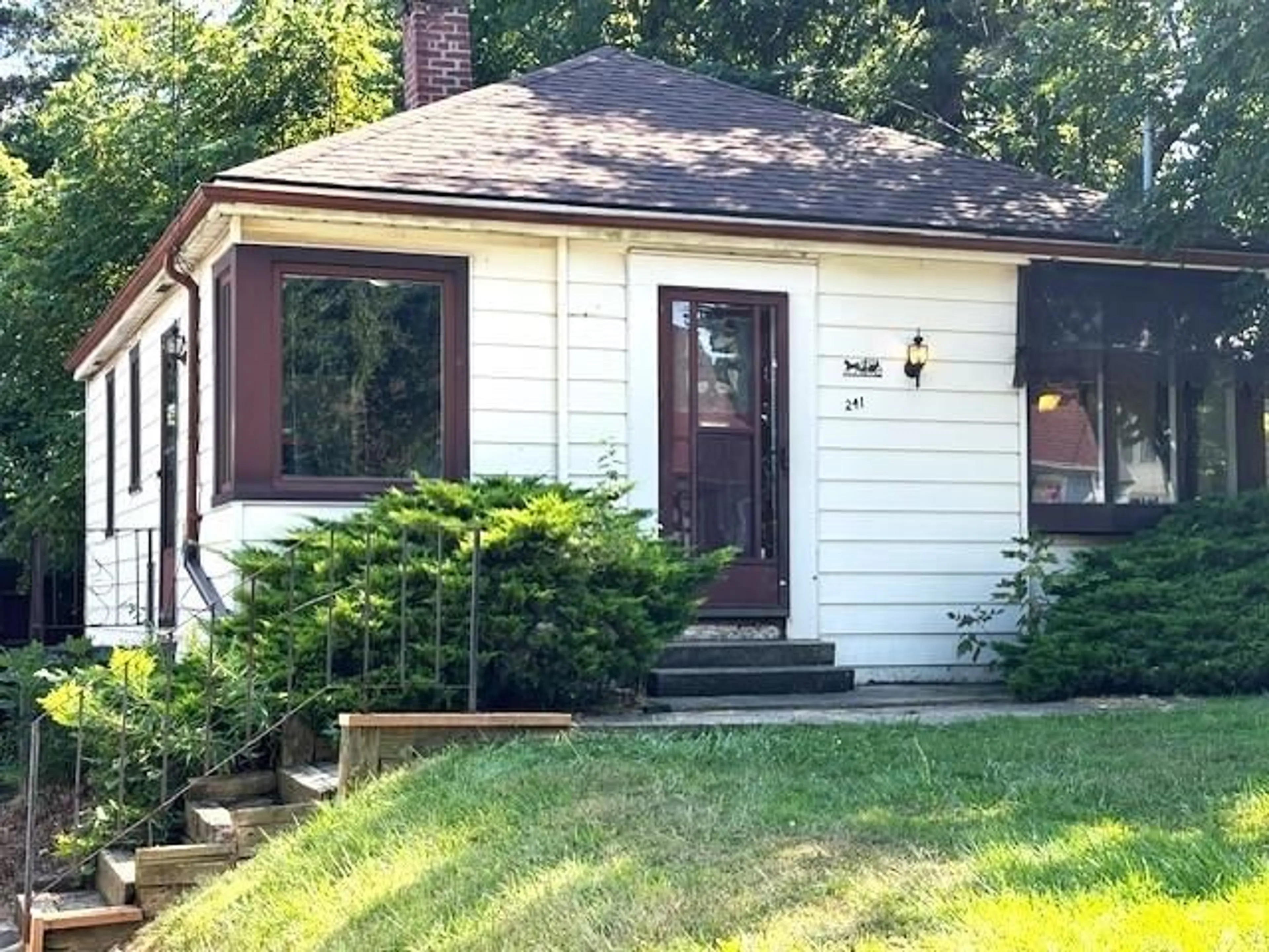 Cottage for 241 Haddon Ave, Hamilton Ontario L8S 1X9