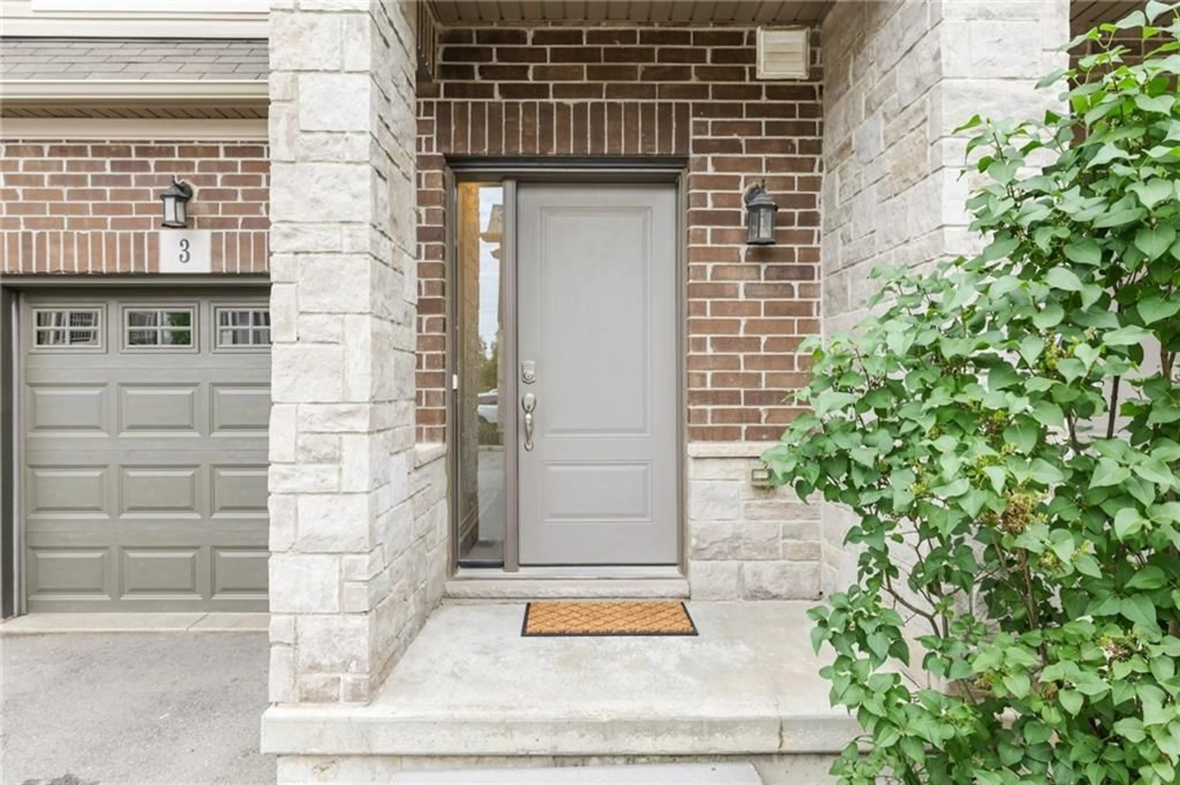 Indoor entryway, cement floor for 377 Glancaster Rd #3, Ancaster Ontario L9G 0G4