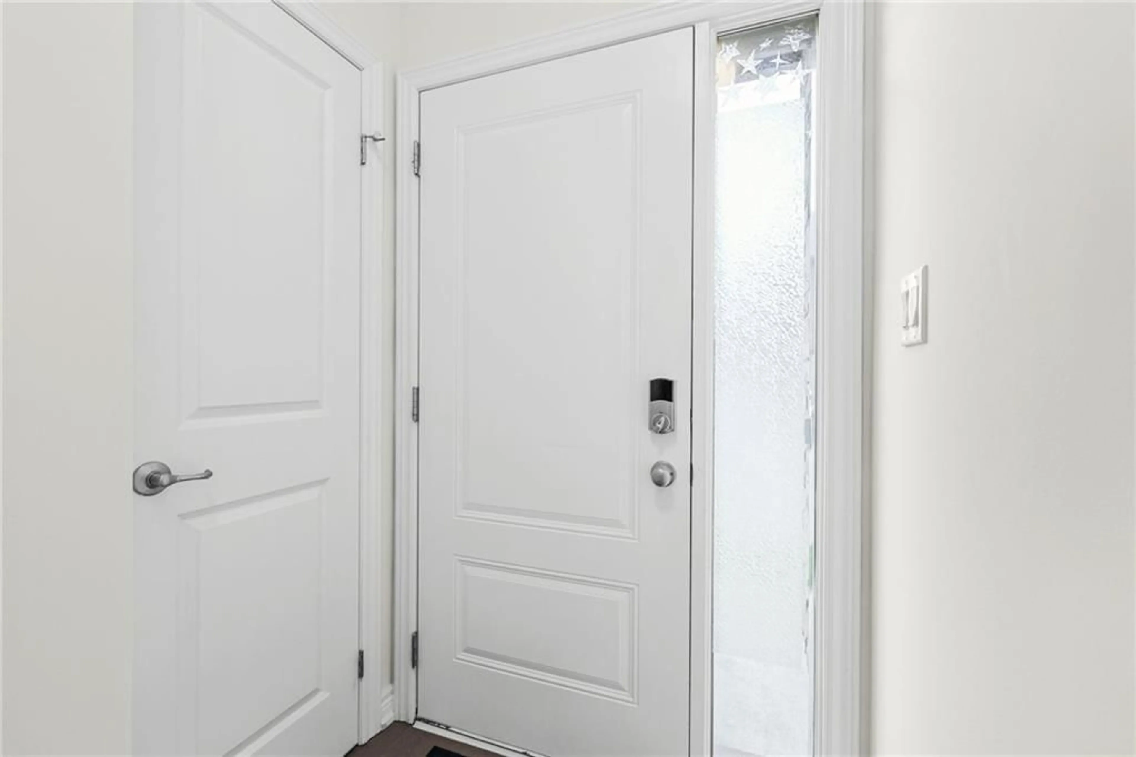 Indoor entryway, wood floors for 377 Glancaster Rd #3, Ancaster Ontario L9G 0G4