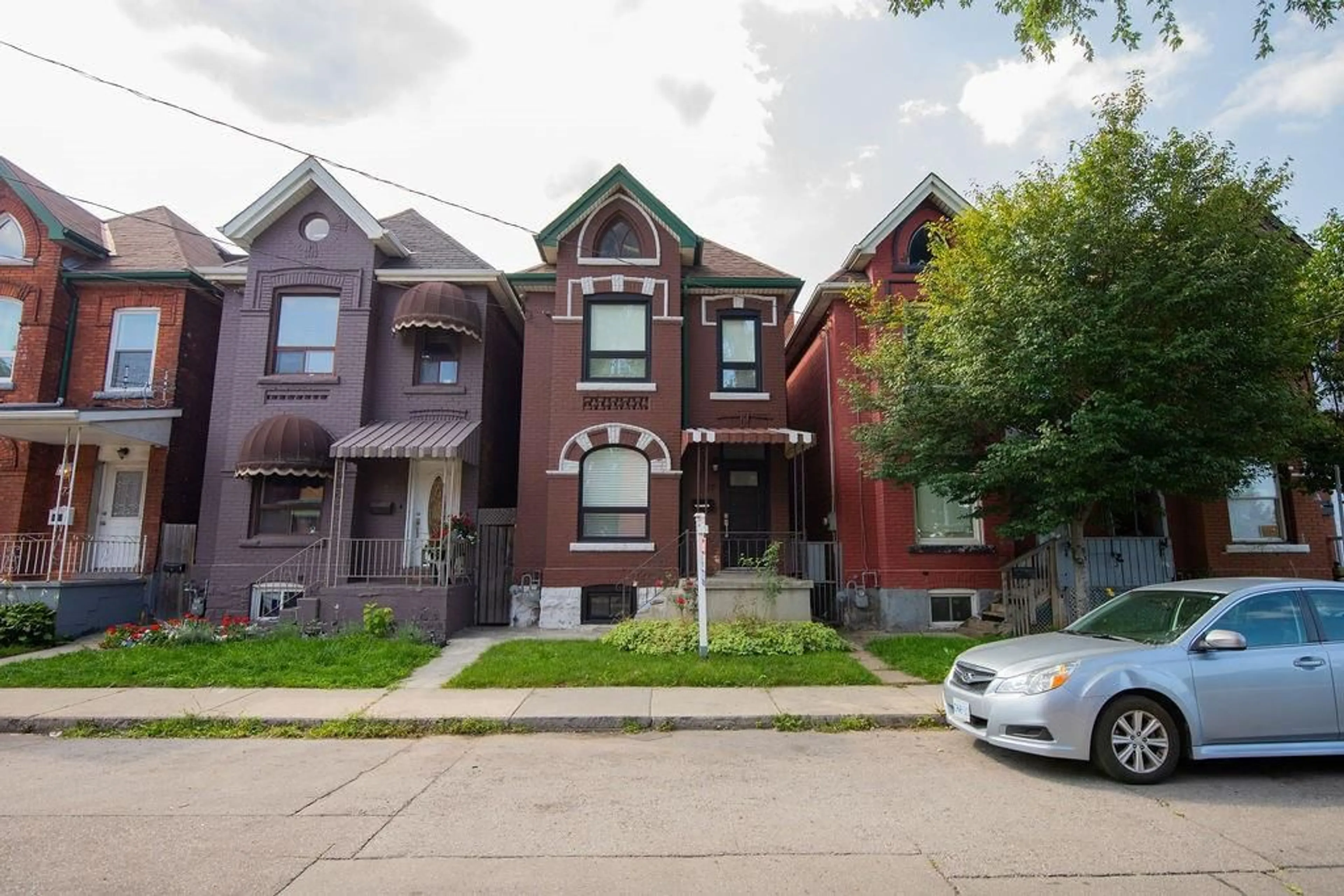 Frontside or backside of a home, the street view for 77 William St, Hamilton Ontario L8L 5T6