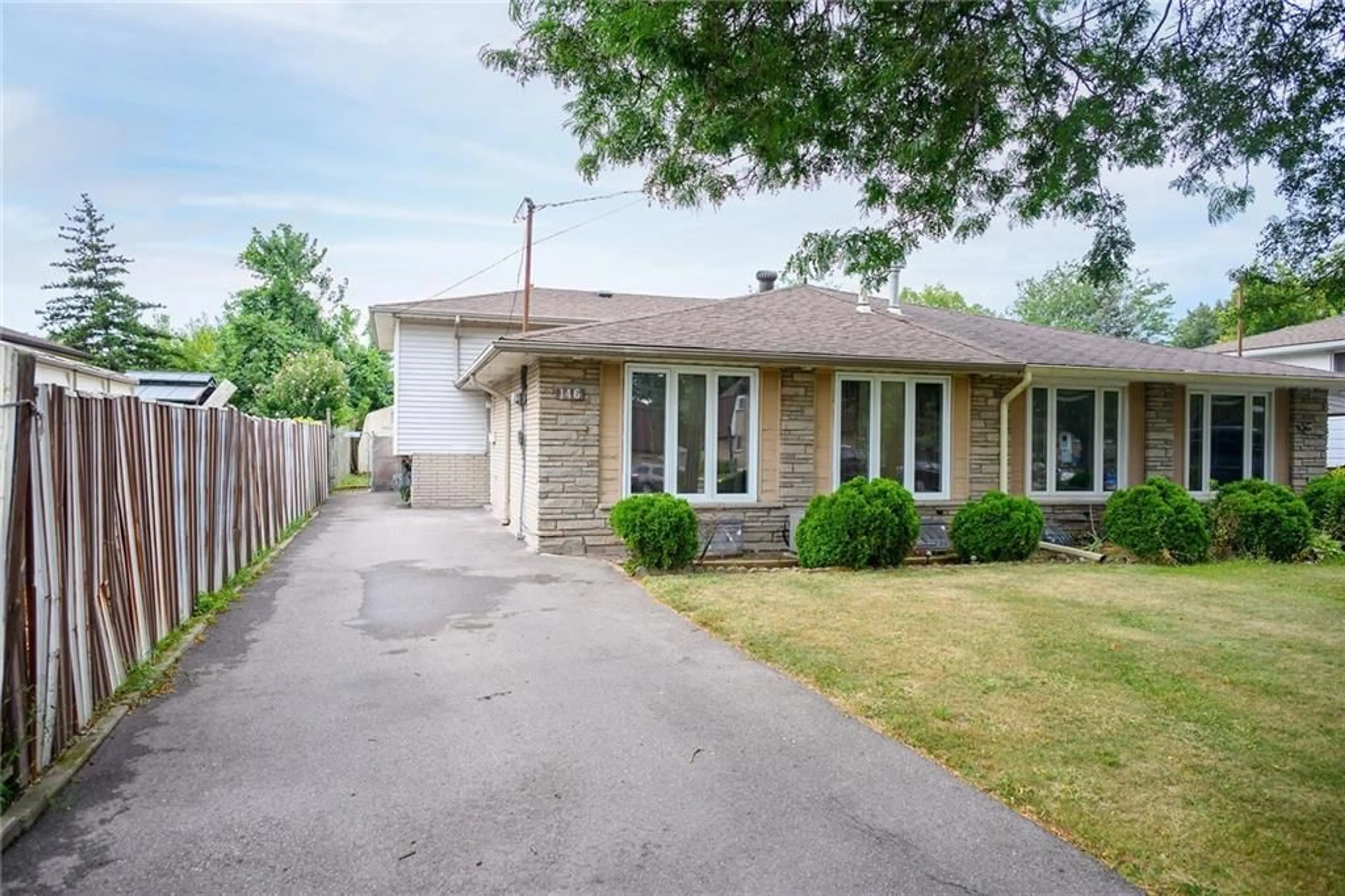 Frontside or backside of a home for 146 BERKINDALE Dr, Hamilton Ontario L8E 1M5