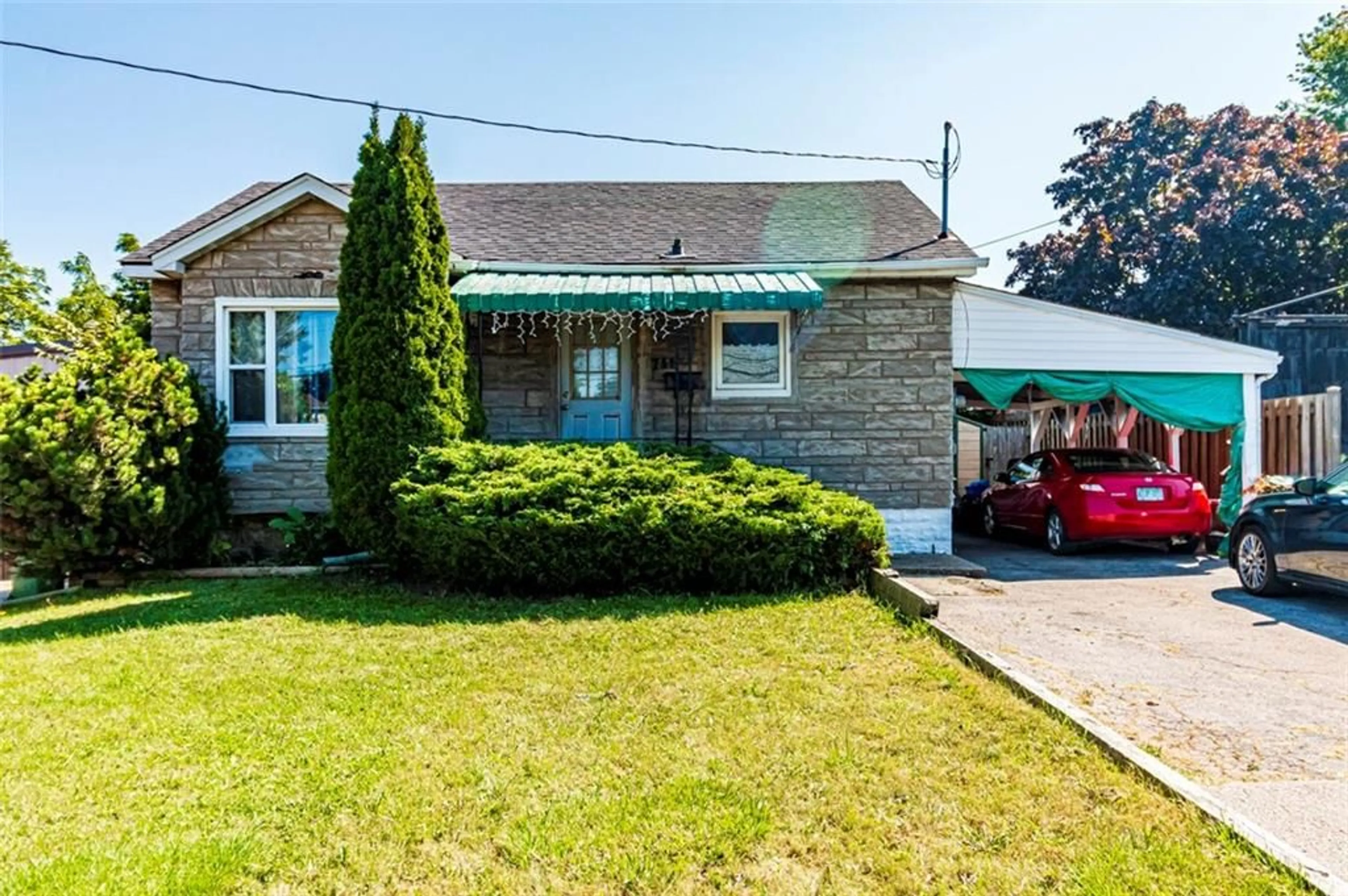 Frontside or backside of a home, cottage for 711 UPPER WELLINGTON St, Hamilton Ontario L9A 3R3