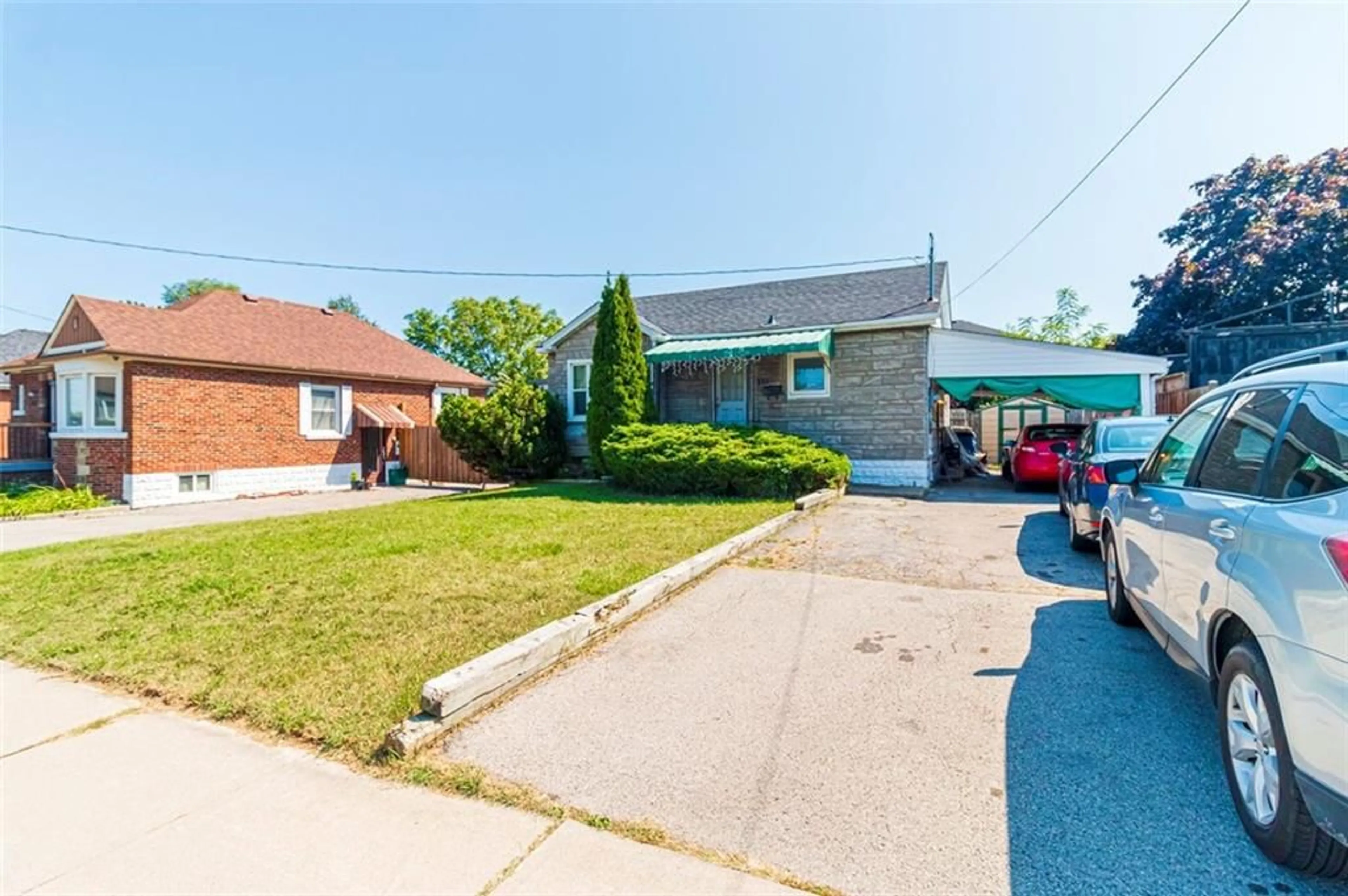 Frontside or backside of a home, the street view for 711 UPPER WELLINGTON St, Hamilton Ontario L9A 3R3