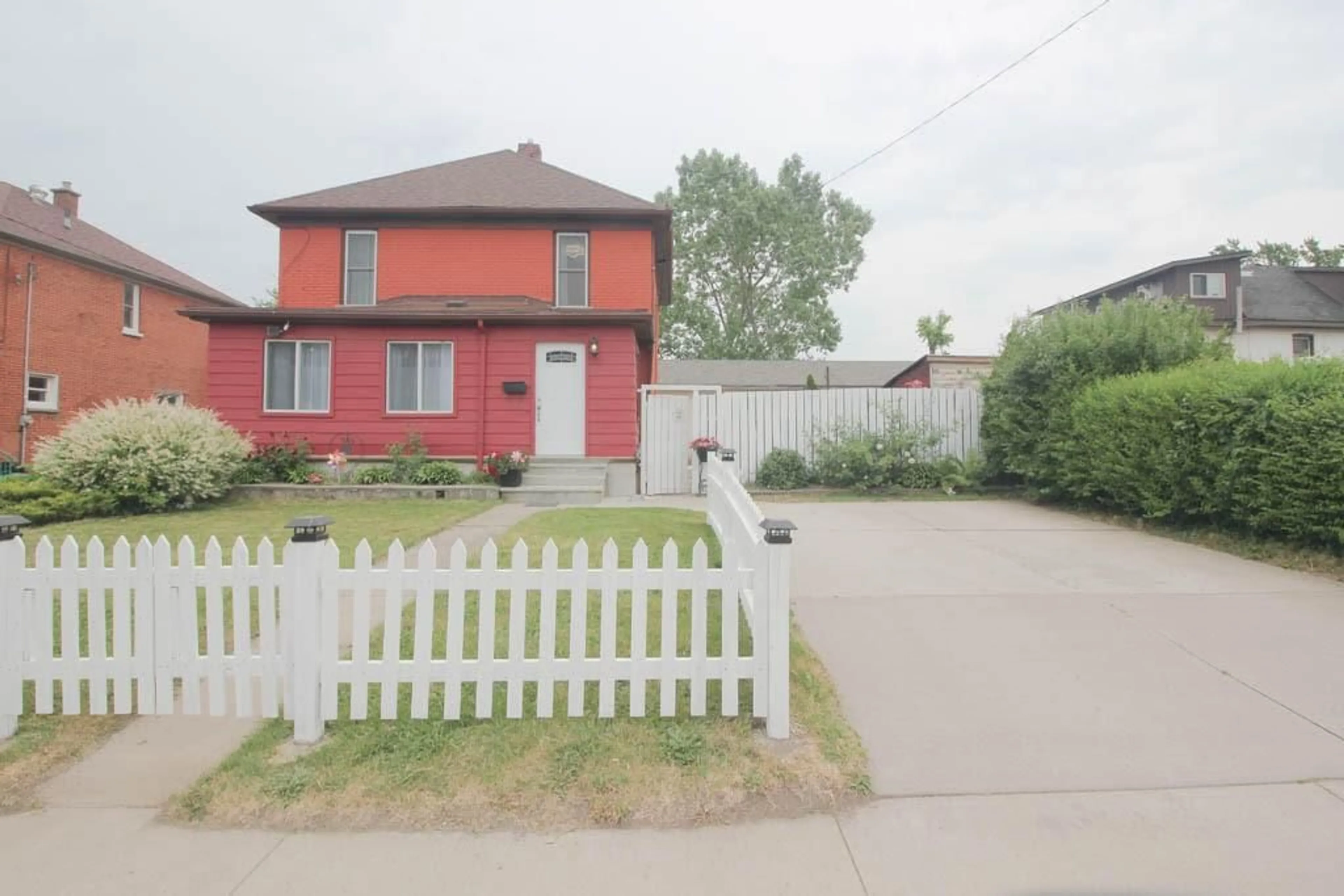 Frontside or backside of a home for 4472 SECOND Ave, Niagara Falls Ontario L2E 4H2