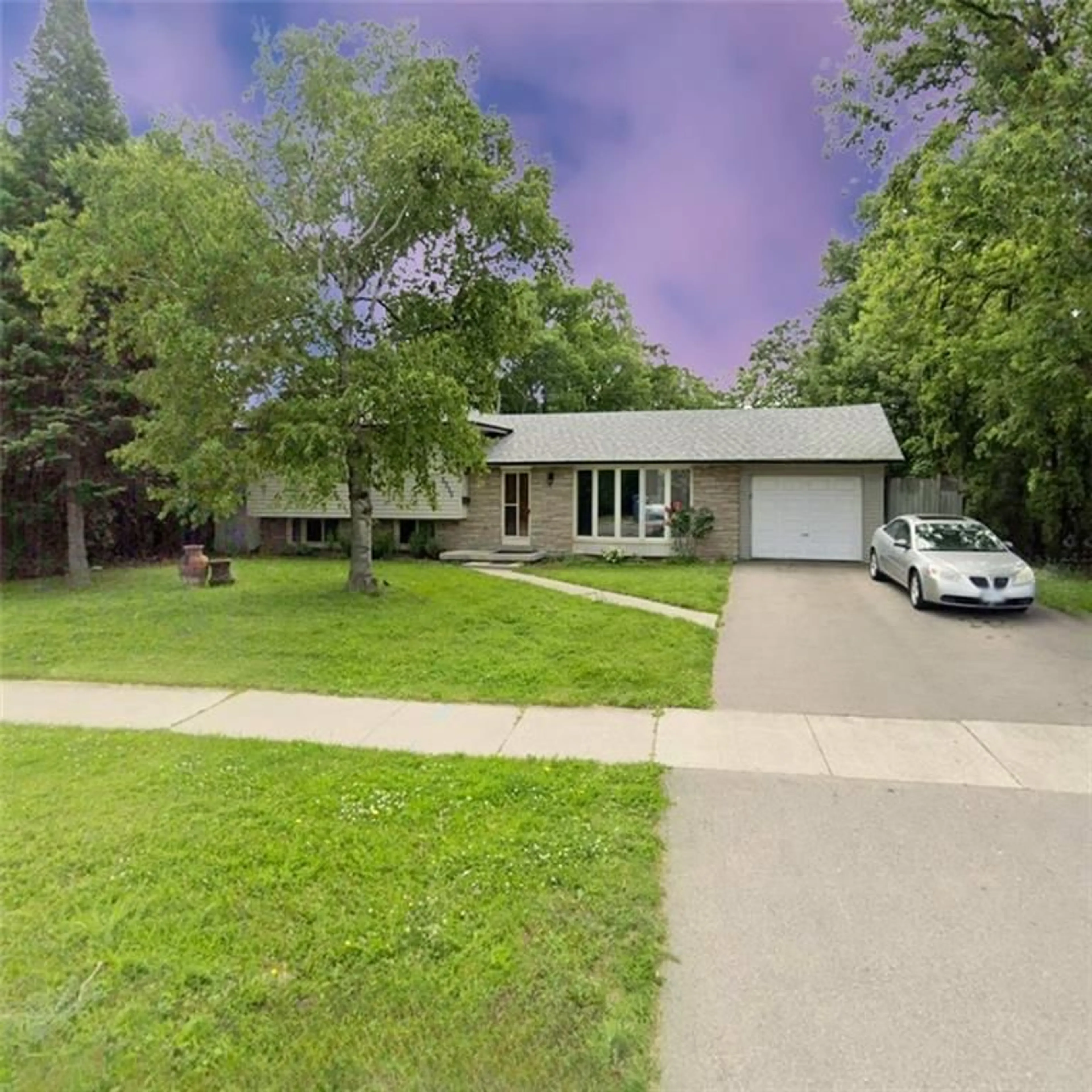 Frontside or backside of a home, the street view for 5212 New St, Burlington Ontario L7L 1V4