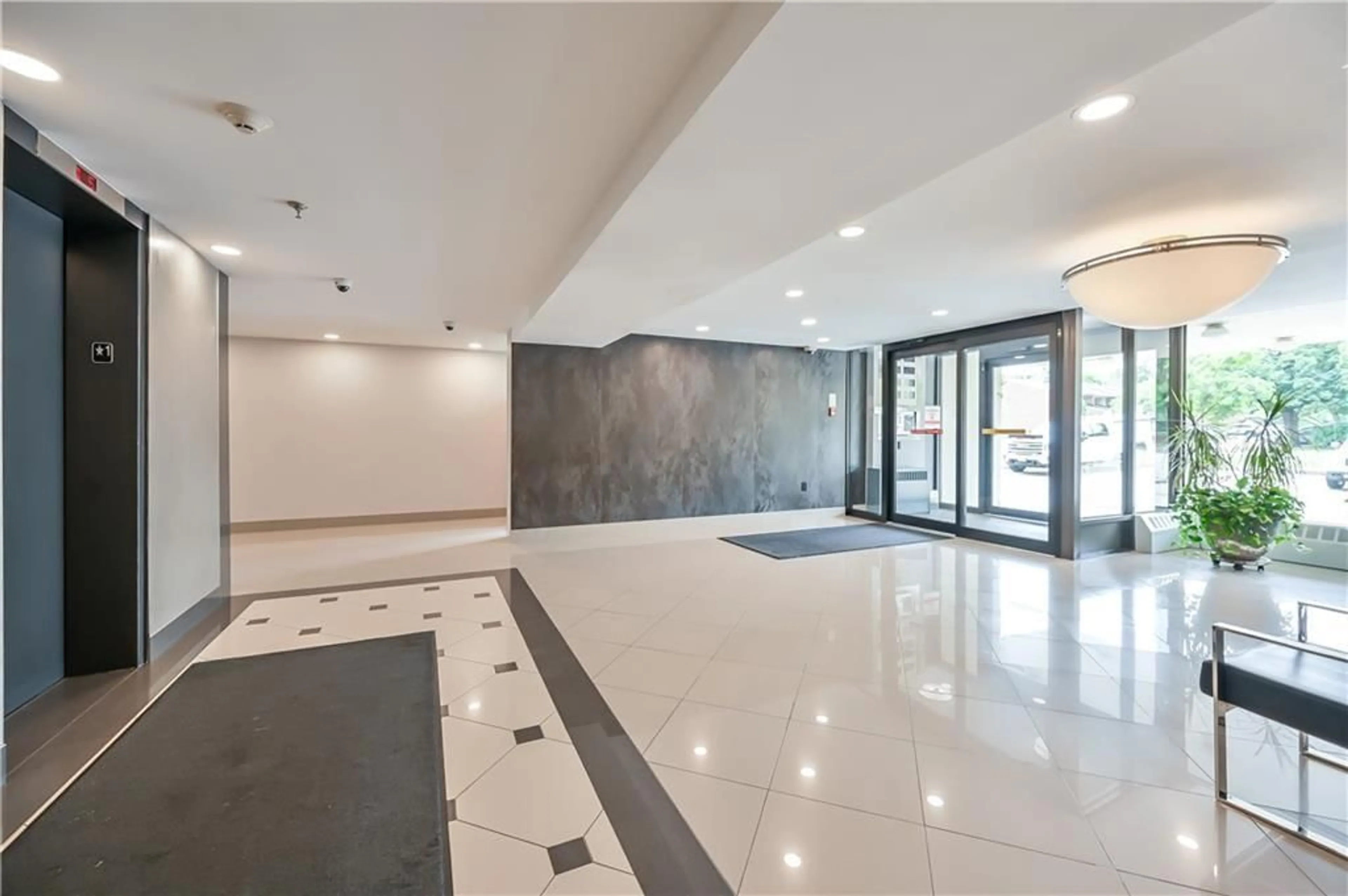 Indoor lobby, cement floor for 2301 DERRY Rd #1005, Mississauga Ontario L5N 2R4