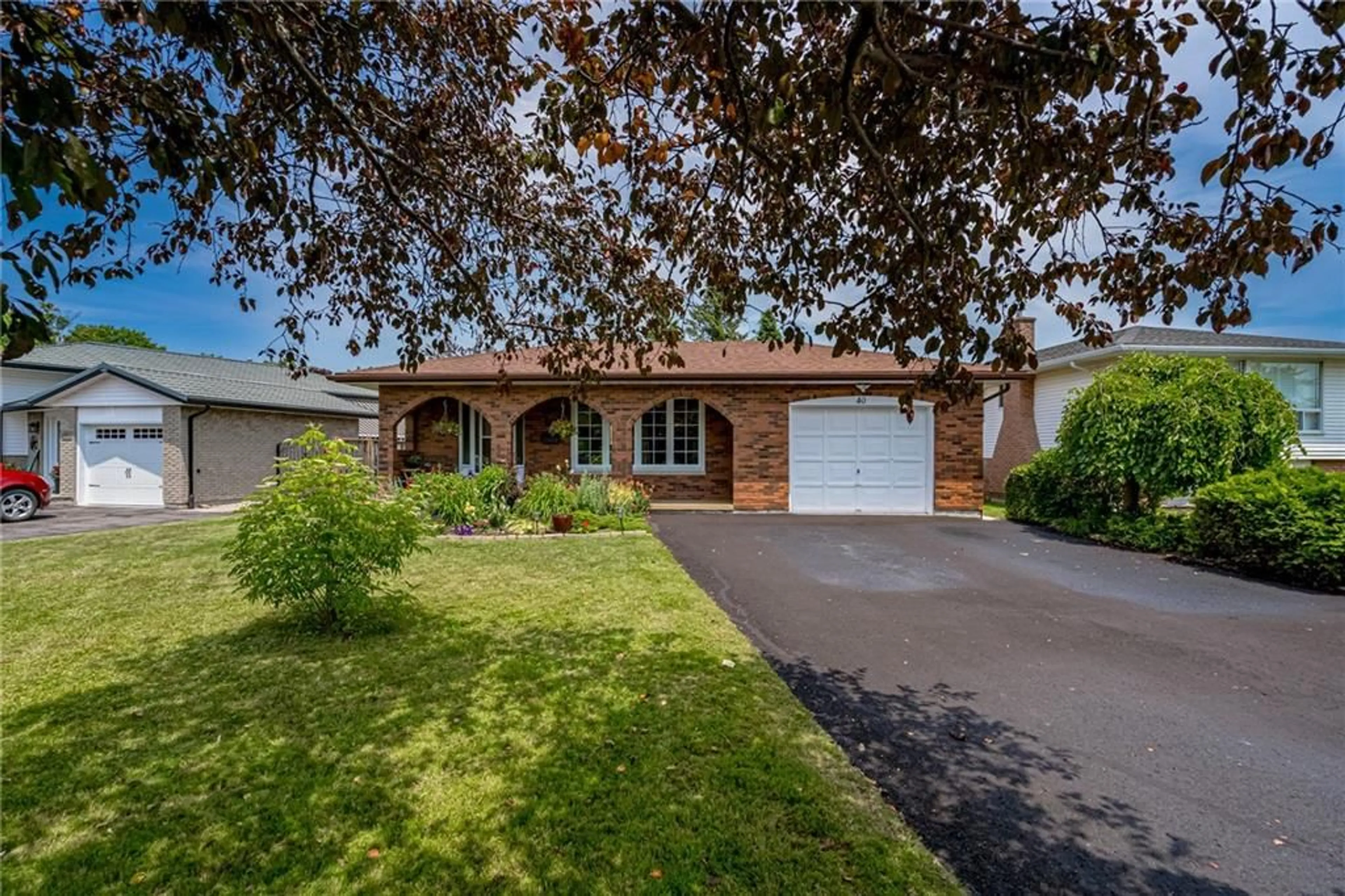 Home with brick exterior material for 40 Michael Dr, Port Colborne Ontario L3K 3C5