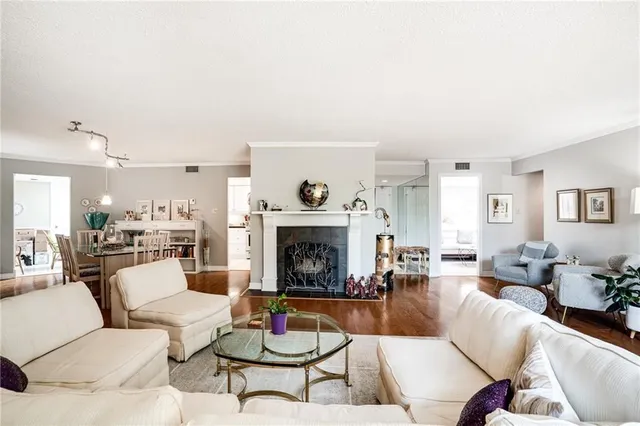 Additional property image - 150 WILSON St Unit PH2