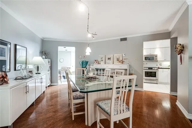 Additional property image - 150 WILSON St Unit PH2