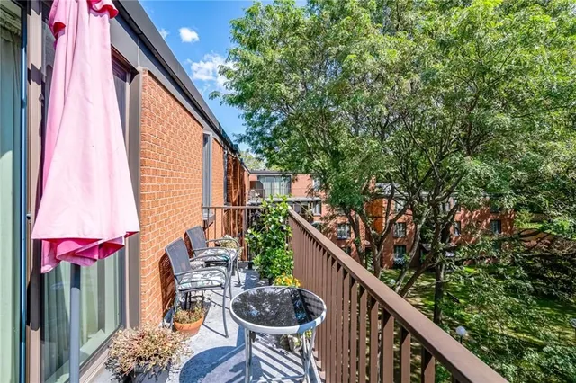 Additional property image - 150 WILSON St Unit PH2